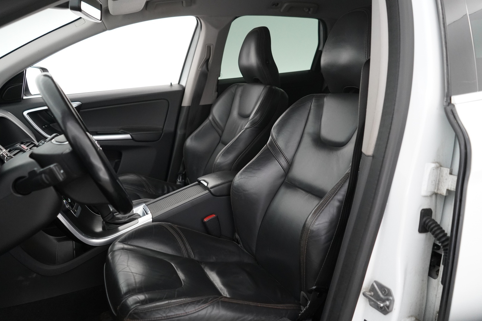 Volvo XC60 2014 D4 AWD Summum Aut. *Webasto / Vakkari / Koukku / Nahat / Digimittaristo* - Suomi-auto / Särmä huoltohistoria / Tuulilasi uusittu juuri / Juuri katsastettu / Jakohihna vaihdettu 263tkm - HULLU BLACKWEEK KORKOTARJOUS 2,49%