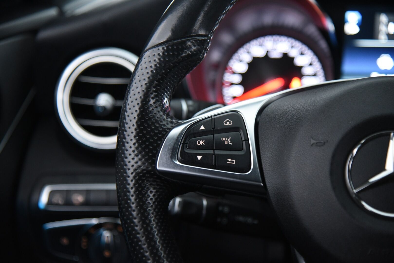 Mercedes-Benz C 2018 250 d T A Premium Business AMG / IHC+ / Nahkasisusta / Muistipenkit / 360° / Ambient / - Harvinainen ja Tehokas 204hv malli! - HULLUT VÄLIPÄIVÄT KORKOTARJOUS 2,49%