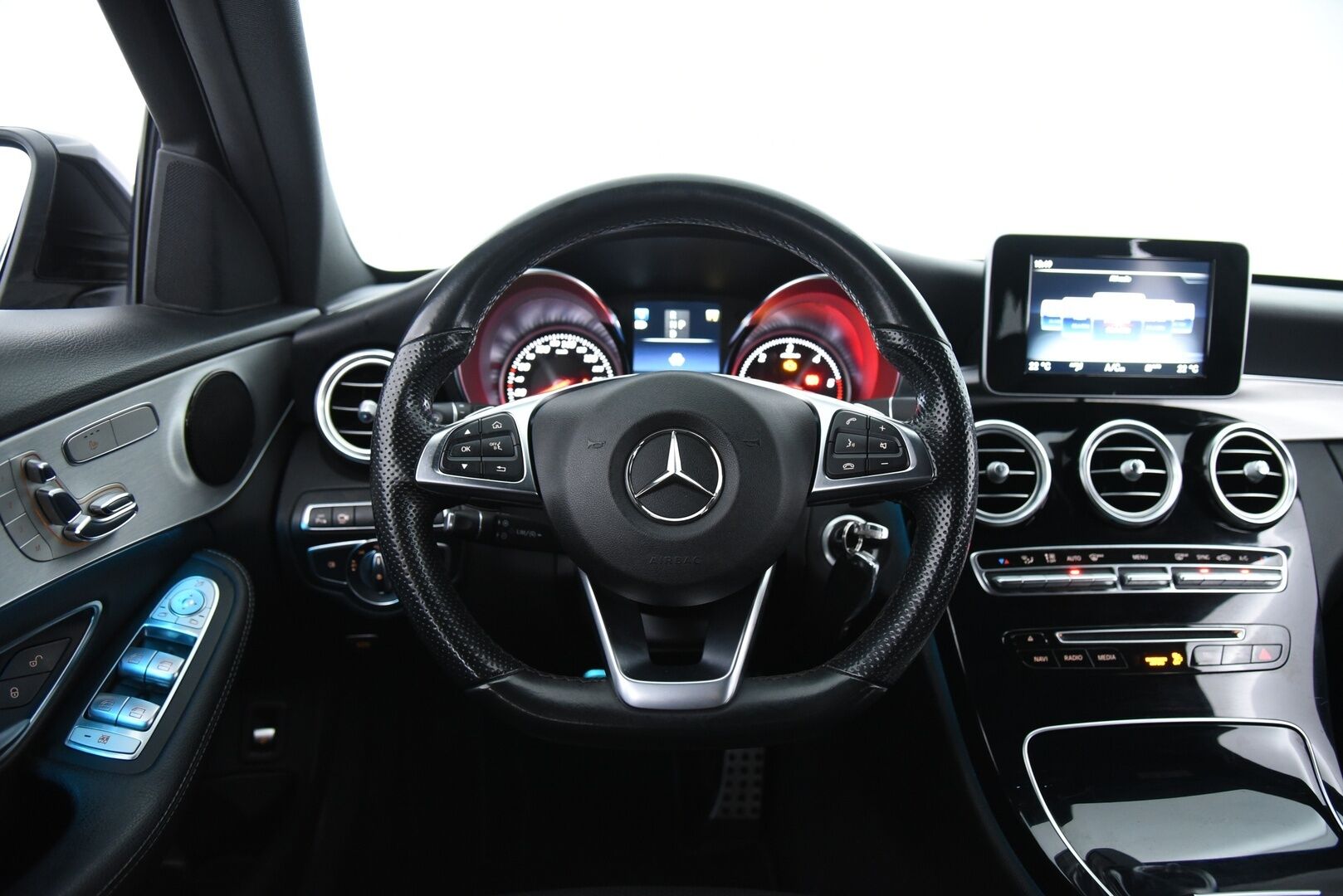 Mercedes-Benz C 2018 250 d T A Premium Business AMG / IHC+ / Nahkasisusta / Muistipenkit / 360° / Ambient / - Harvinainen ja Tehokas 204hv malli! - HULLUT VÄLIPÄIVÄT KORKOTARJOUS 2,49%