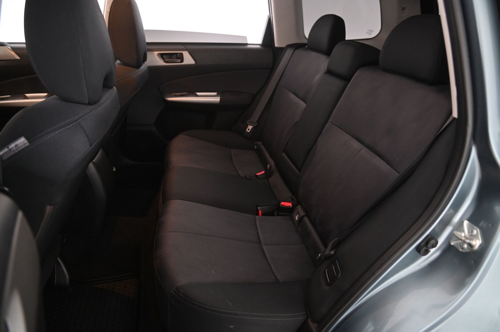 Subaru Forester 2010 2,0 X BR AT - Vakkari | Koukku | Lohko + sisäpistoke | 2x renkaat aluvanteilla