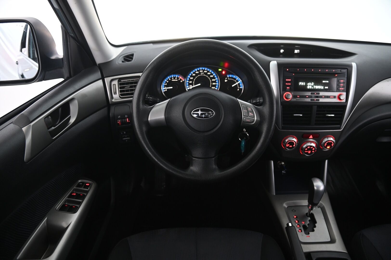 Subaru Forester 2010 2,0 X BR AT - Vakkari | Koukku | Lohko + sisäpistoke | 2x renkaat aluvanteilla