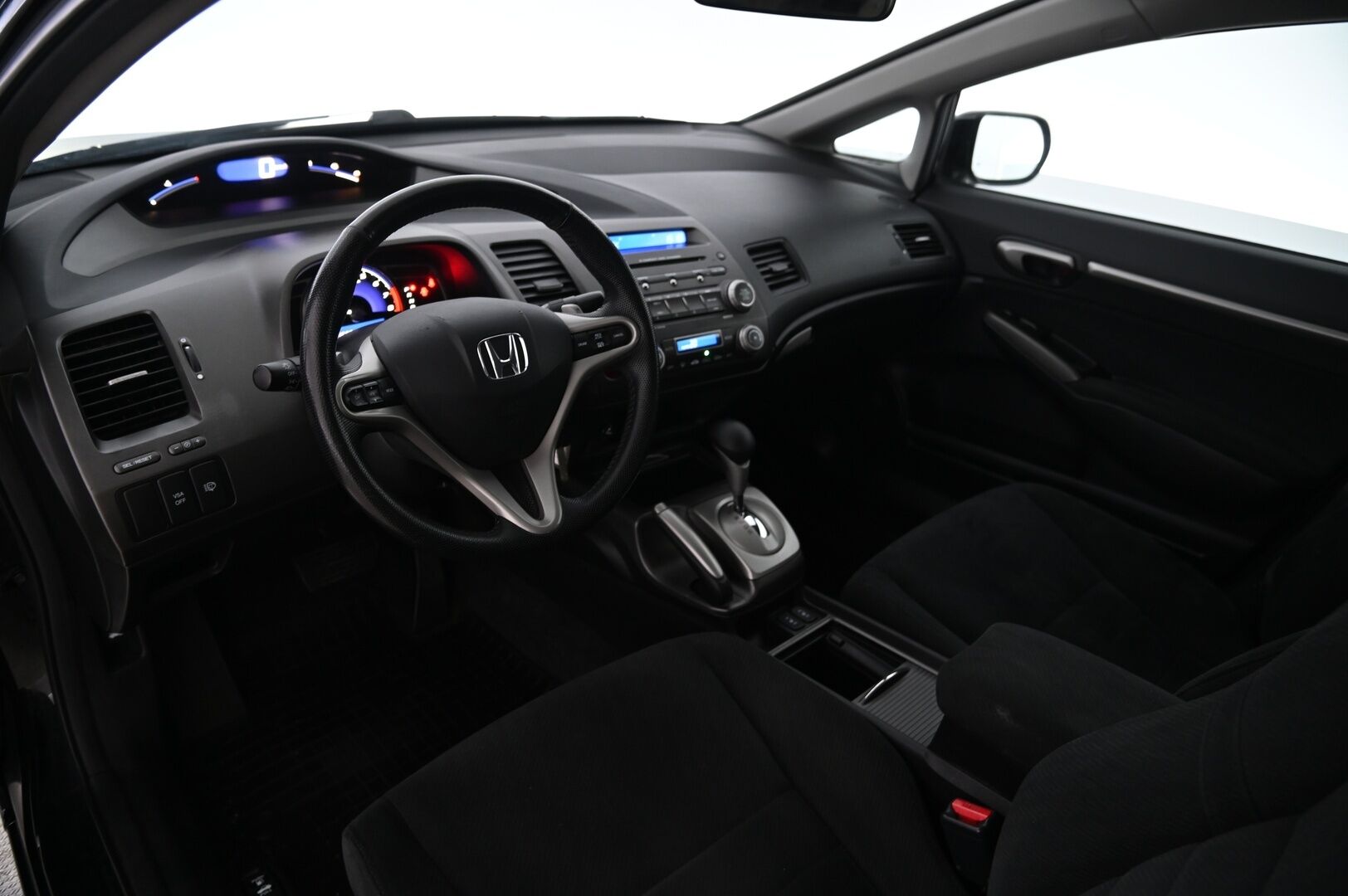 Honda Civic 2010 4D 1,8i Executive AT Business *Vakkari / Koukku / Lohko / Suomiauto* - Juuri huollettu / 2x renkaat aluilla 