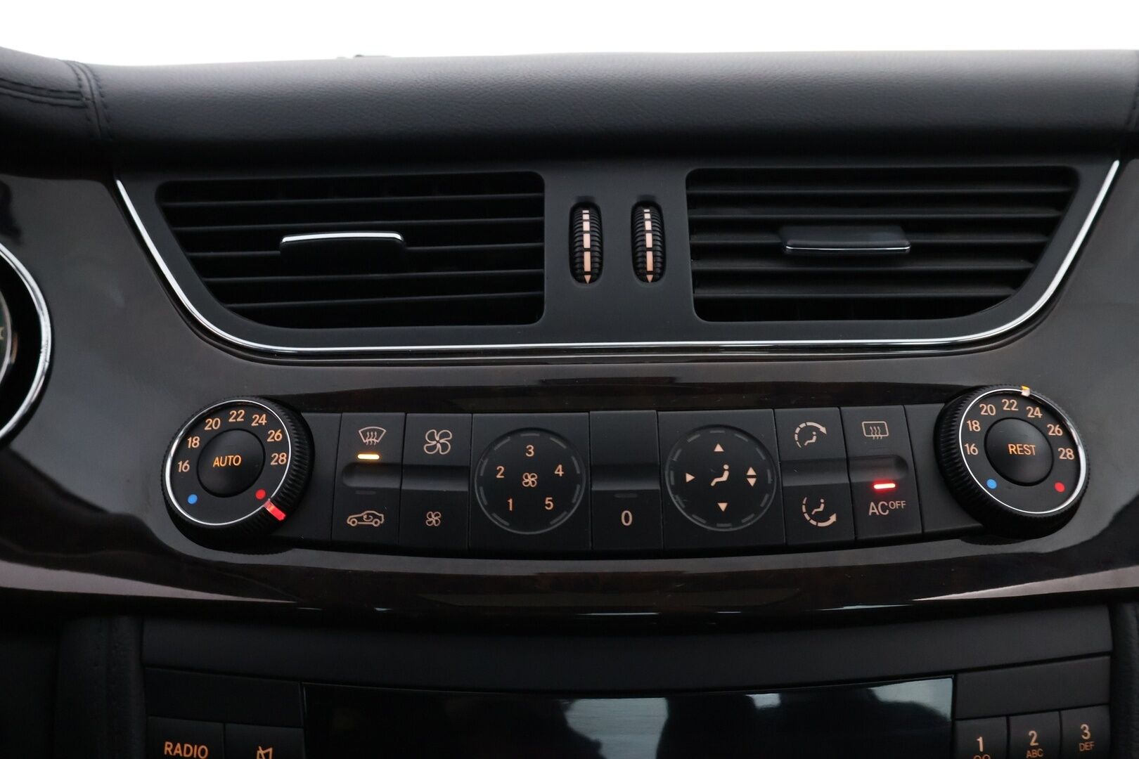 Mercedes-Benz CLS 2005 350 V6 Business A * - YritysOutlet - Myydään vain yrityksille - – Tämä auto myydään YritysOutlet -valikoimasta vain yritykselle