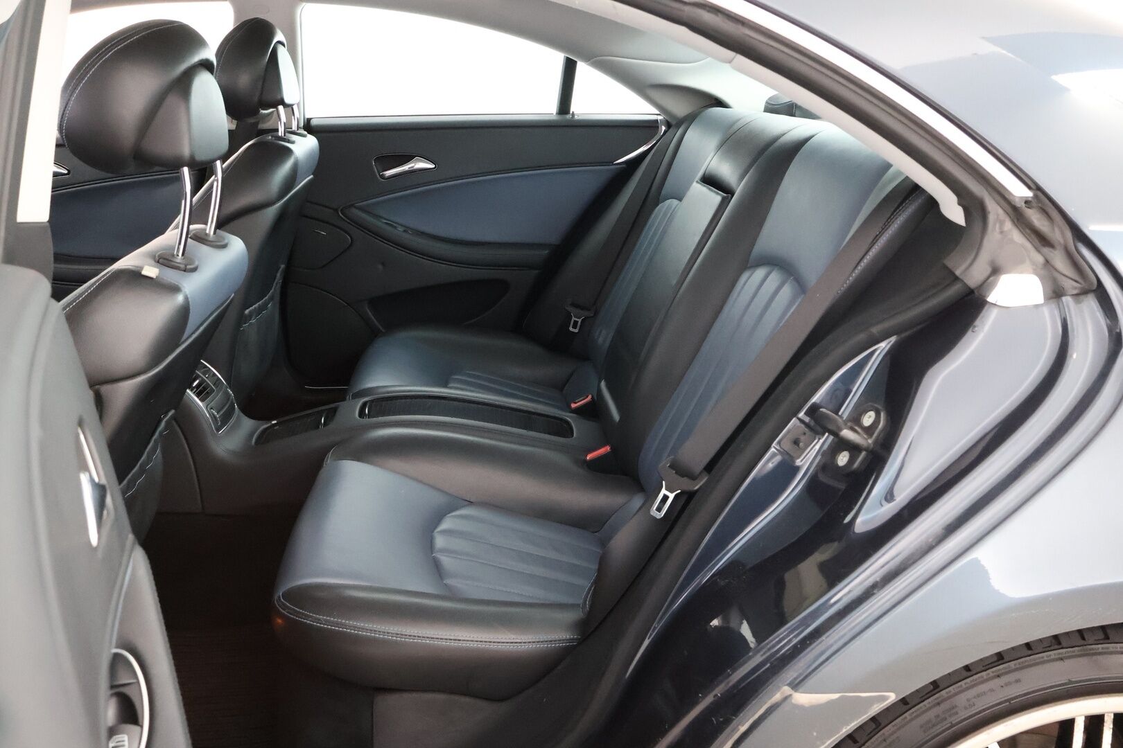 Mercedes-Benz CLS 2005 350 V6 Business A * - YritysOutlet - Myydään vain yrityksille - – Tämä auto myydään YritysOutlet -valikoimasta vain yritykselle
