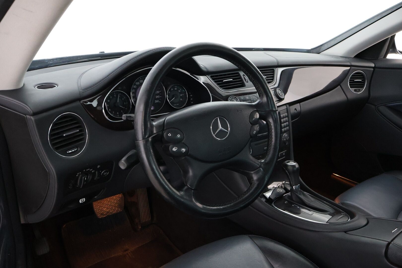 Mercedes-Benz CLS 2005 350 V6 Business A * - YritysOutlet - Myydään vain yrityksille - – Tämä auto myydään YritysOutlet -valikoimasta vain yritykselle