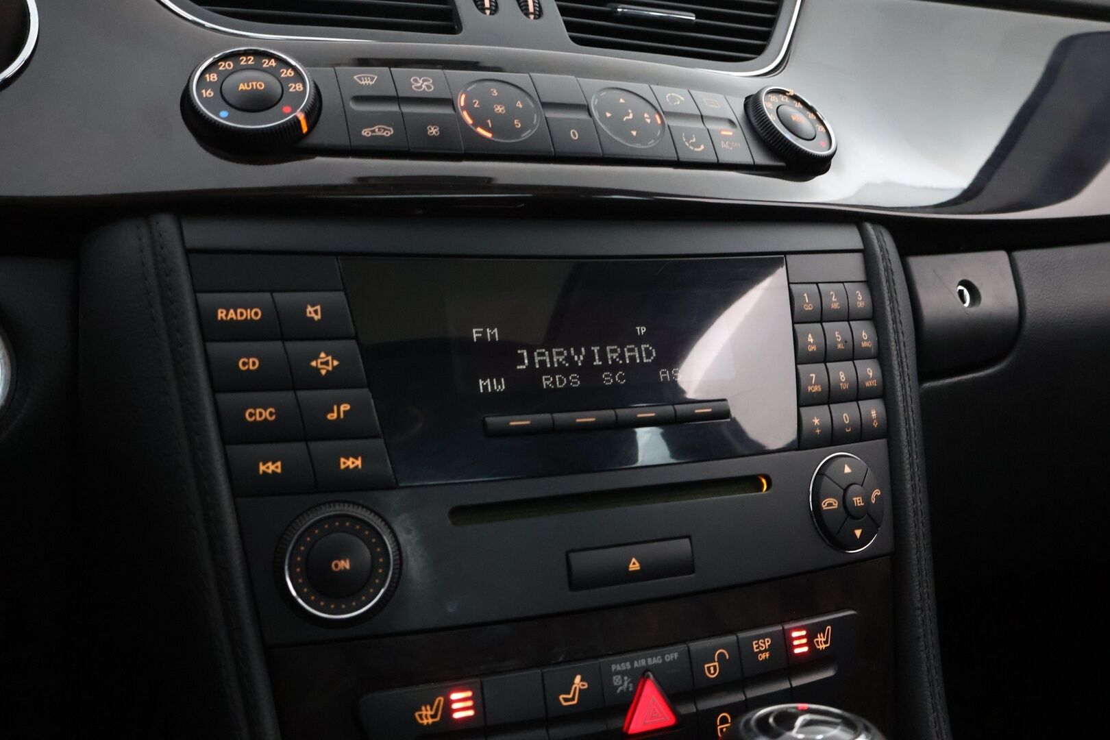 Mercedes-Benz CLS 2005 350 V6 Business A * - YritysOutlet - Myydään vain yrityksille - – Tämä auto myydään YritysOutlet -valikoimasta vain yritykselle