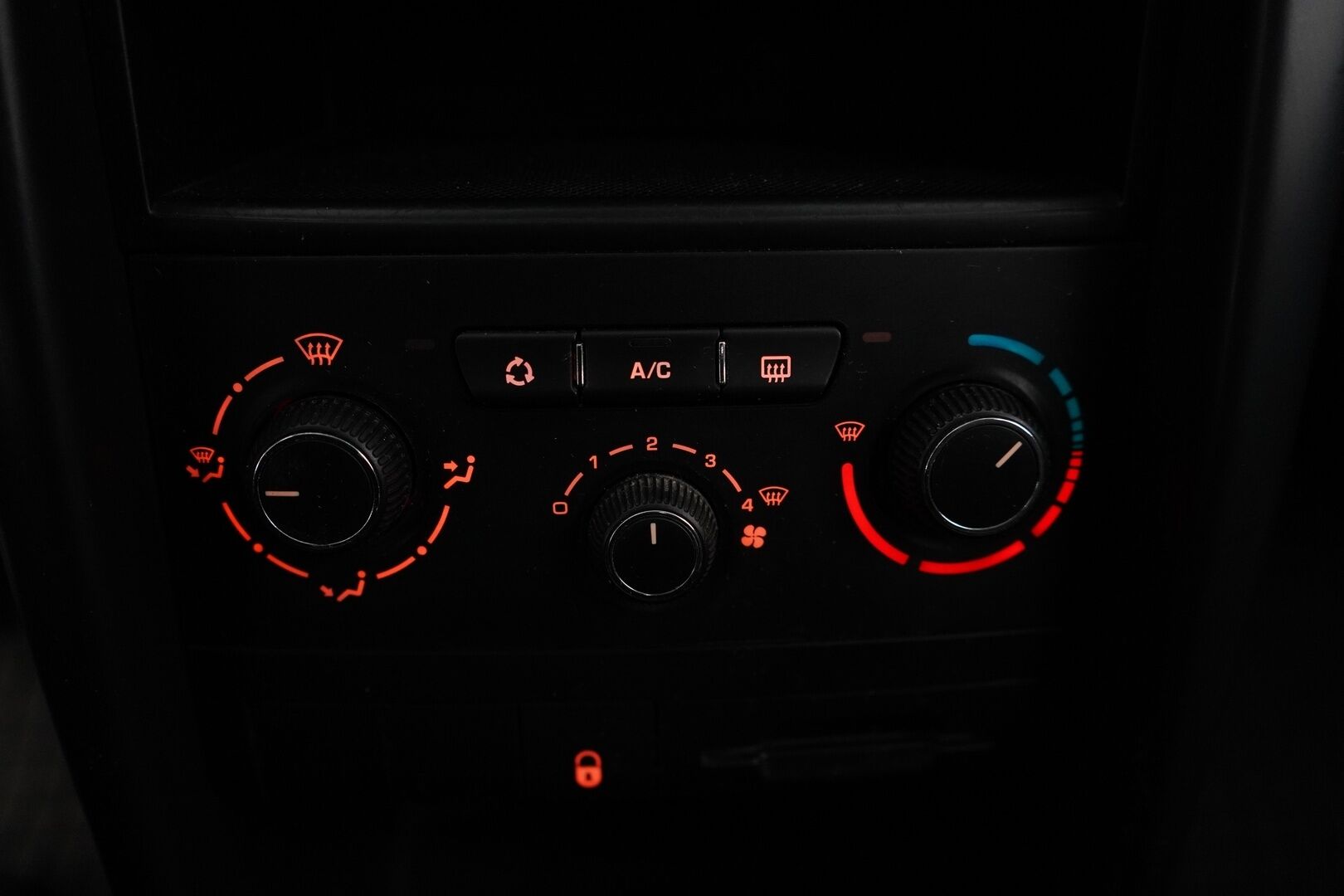 Peugeot 207 2010 - YritysOutlet - Myydään vain yrityksille - – Tämä auto myydään YritysOutlet -valikoimasta vain yritykselle
