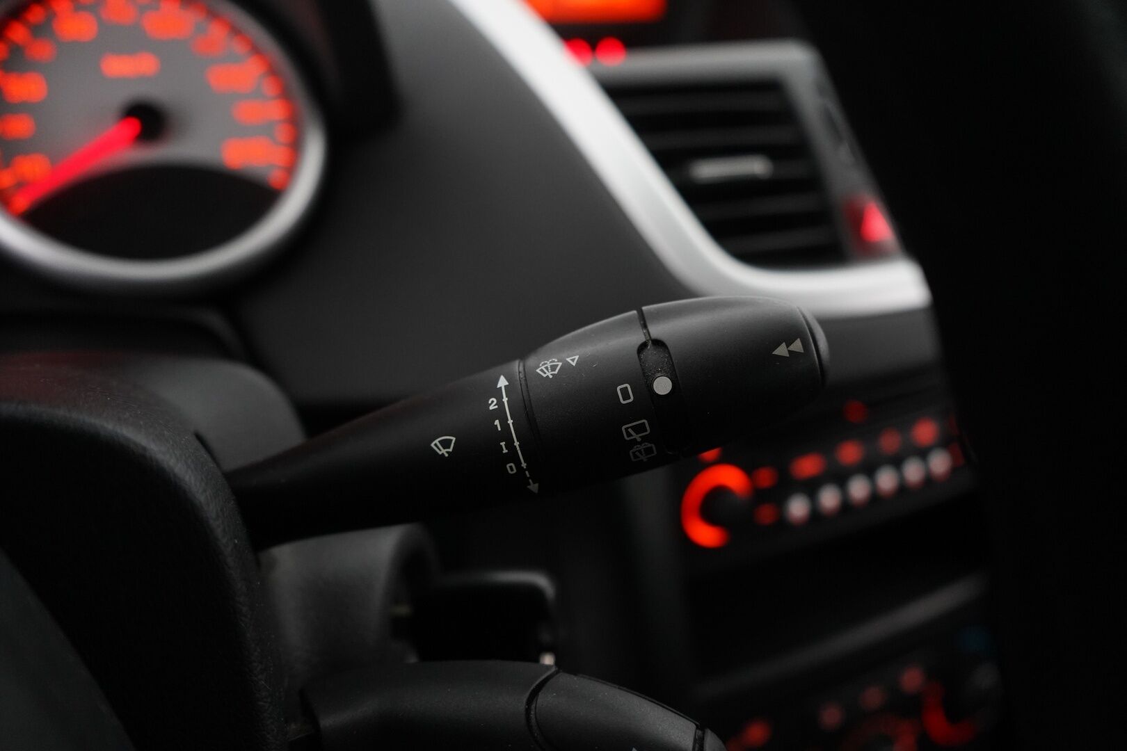 Peugeot 207 2010 - YritysOutlet - Myydään vain yrityksille - – Tämä auto myydään YritysOutlet -valikoimasta vain yritykselle