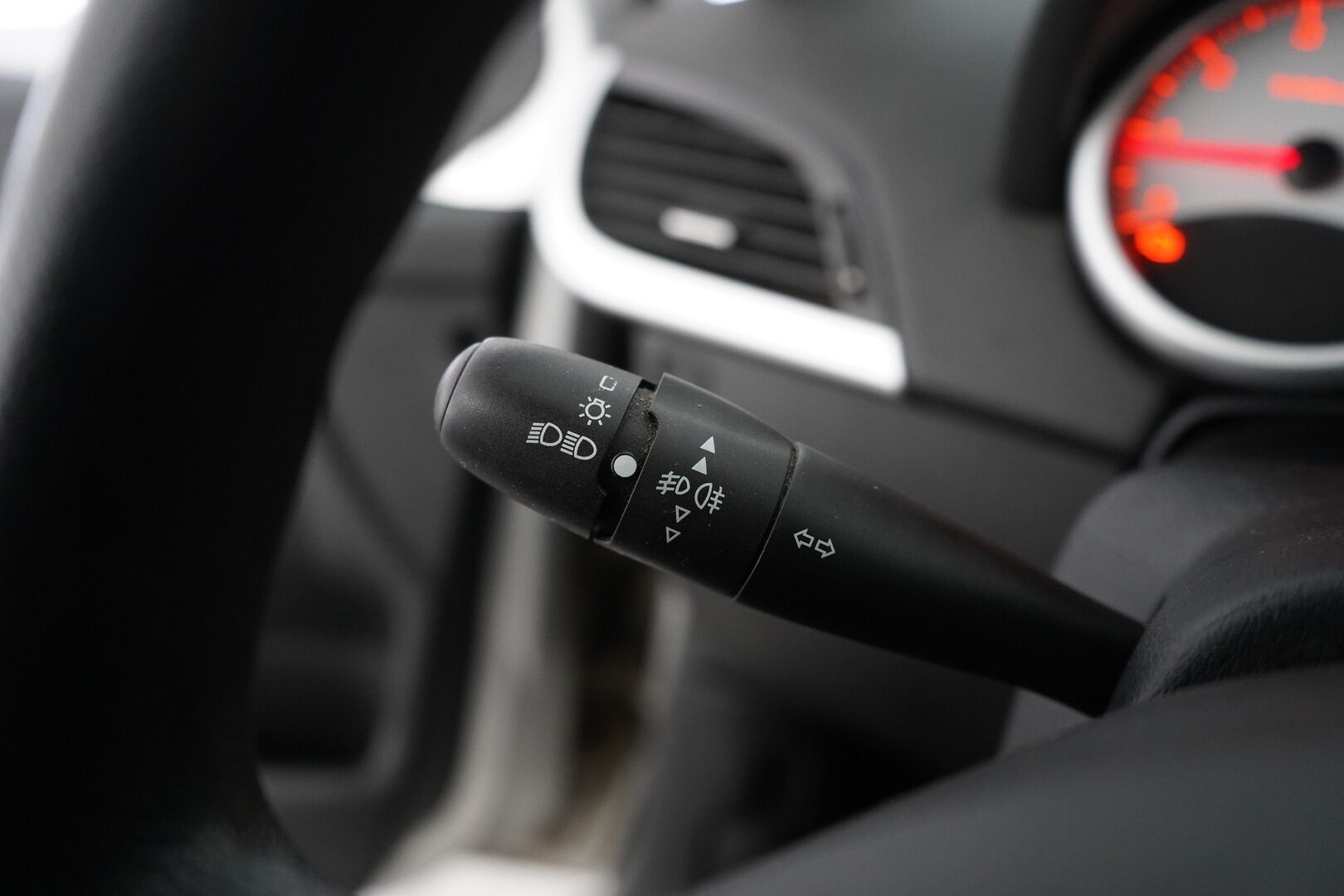 Peugeot 207 2010 - YritysOutlet - Myydään vain yrityksille - – Tämä auto myydään YritysOutlet -valikoimasta vain yritykselle