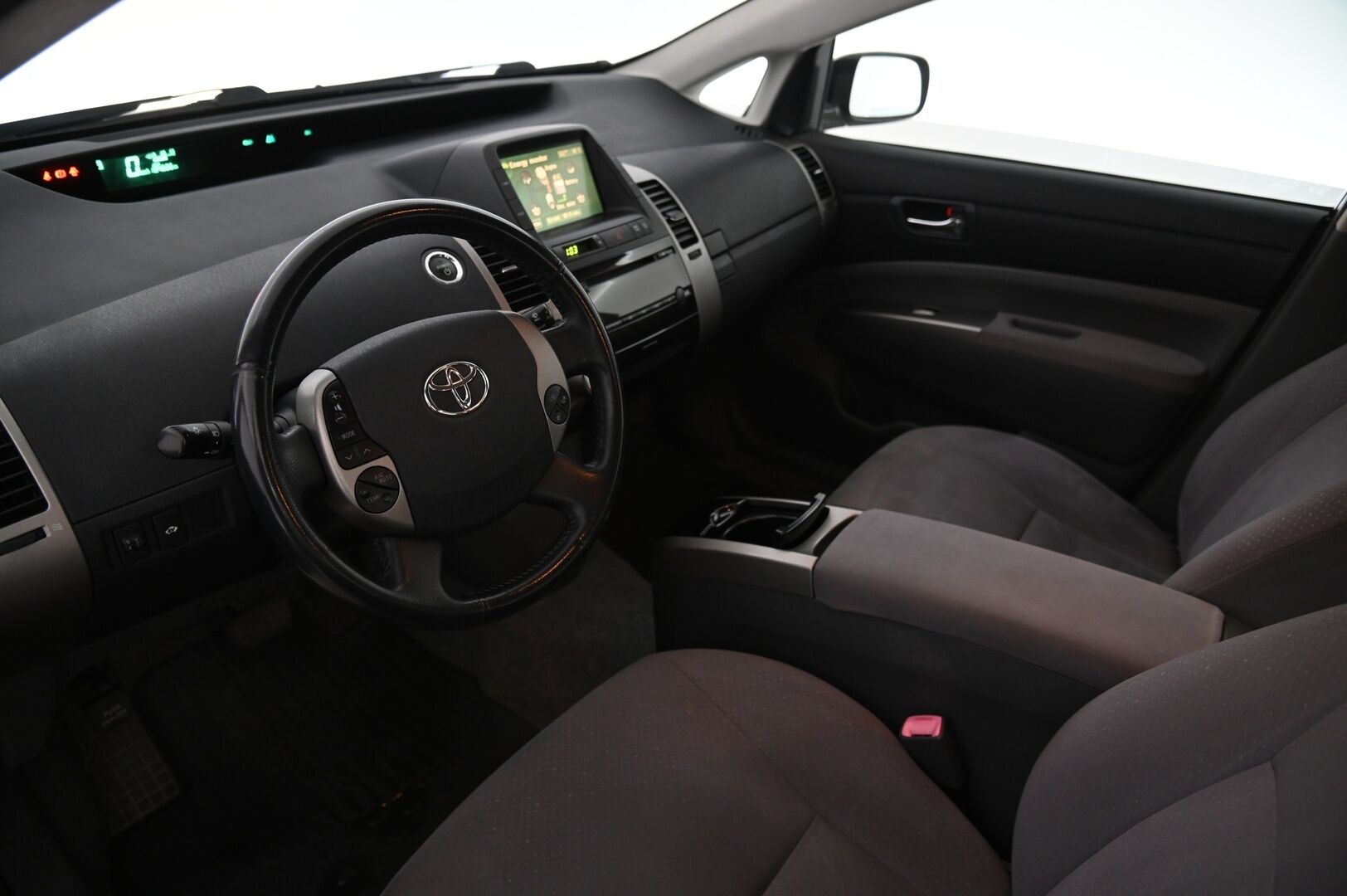 Toyota Prius 2007 1.5 Hybrid Liftback *Vakionopeudensäädin / Ilmastointi / Penkinlämmittimet* - 2x Renkaat / 2x avain / Lohkolämmitin sisätilan pistokkeella* 