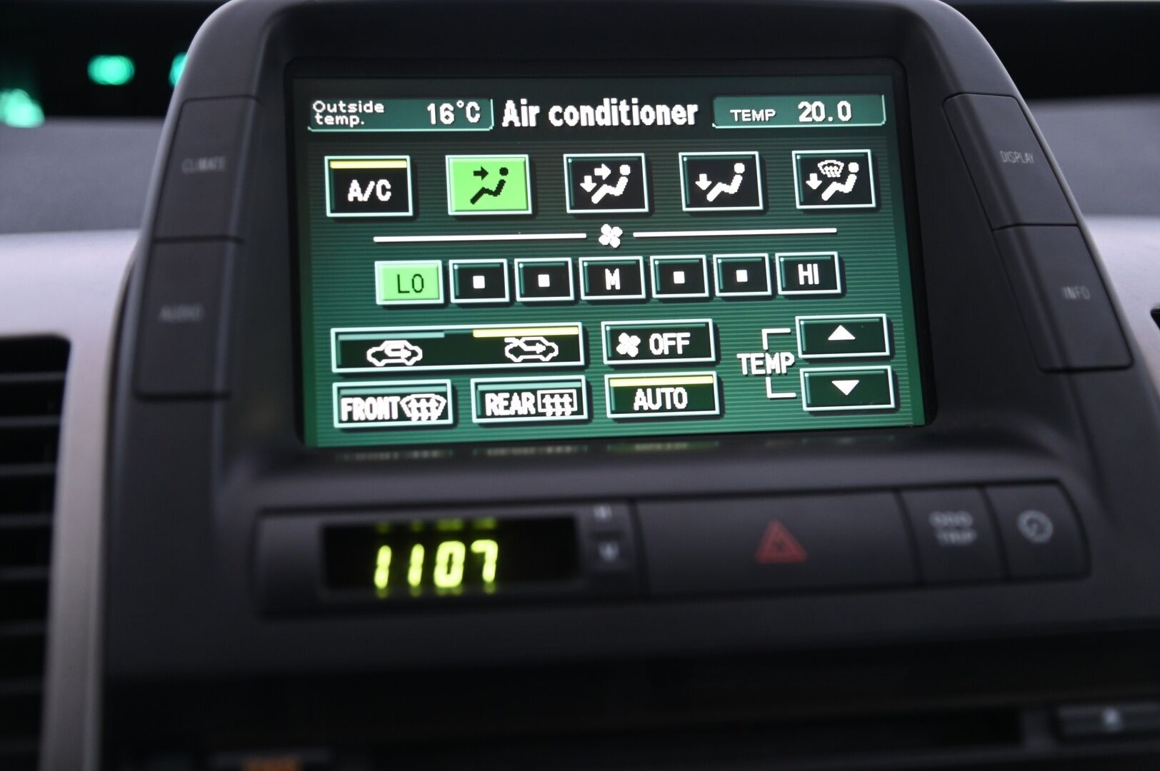 Toyota Prius 2007 1.5 Hybrid Liftback *Vakionopeudensäädin / Ilmastointi / Penkinlämmittimet* - 2x Renkaat / 2x avain / Lohkolämmitin sisätilan pistokkeella* 