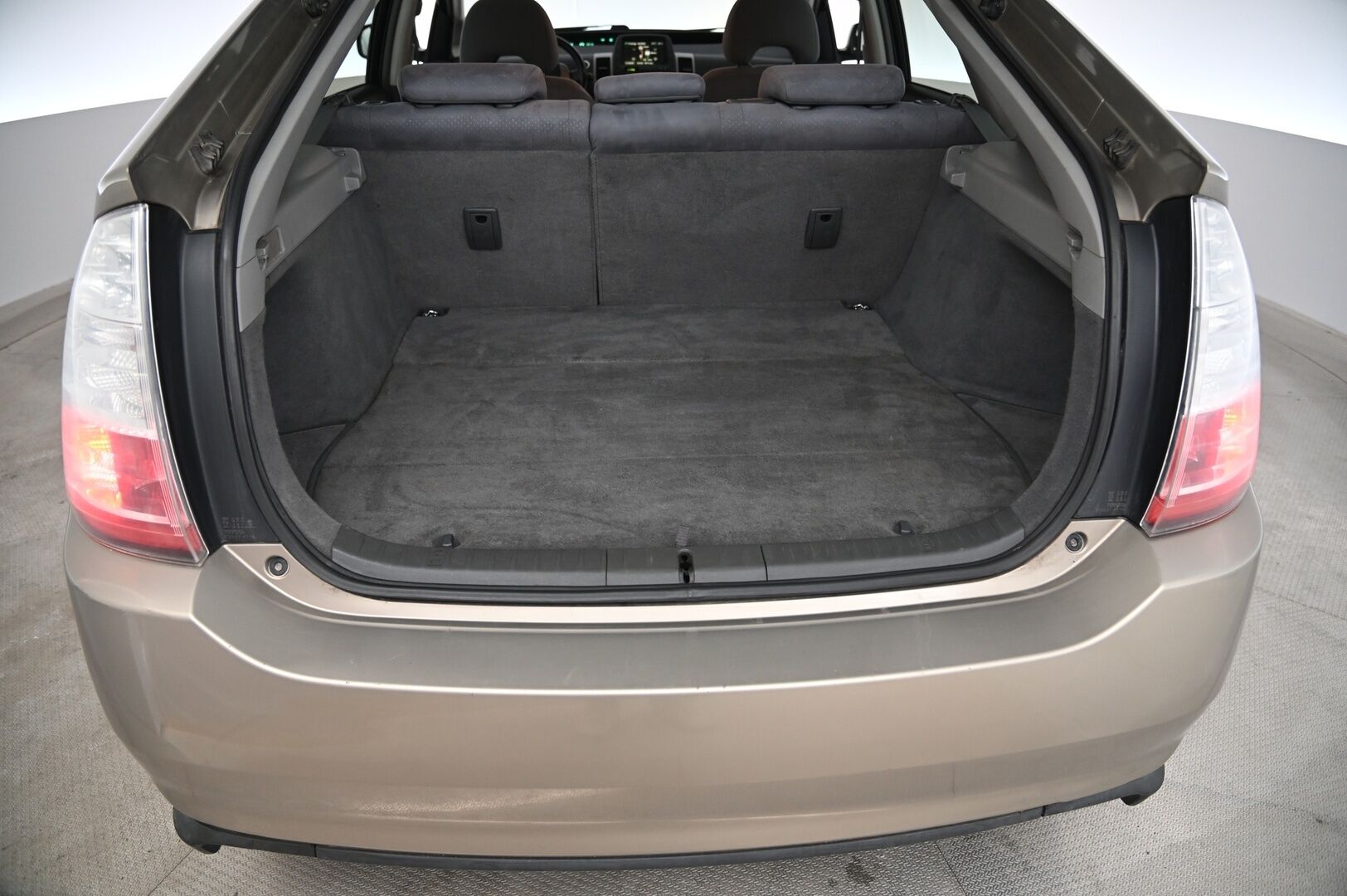 Toyota Prius 2007 1.5 Hybrid Liftback *Vakionopeudensäädin / Ilmastointi / Penkinlämmittimet* - 2x Renkaat / 2x avain / Lohkolämmitin sisätilan pistokkeella* 