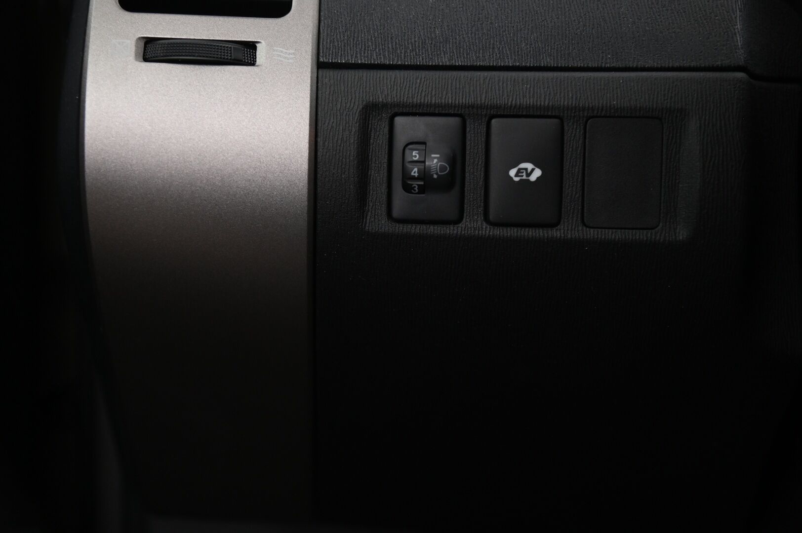 Toyota Prius 2007 1.5 Hybrid Liftback *Vakionopeudensäädin / Ilmastointi / Penkinlämmittimet* - 2x Renkaat / 2x avain / Lohkolämmitin sisätilan pistokkeella* 