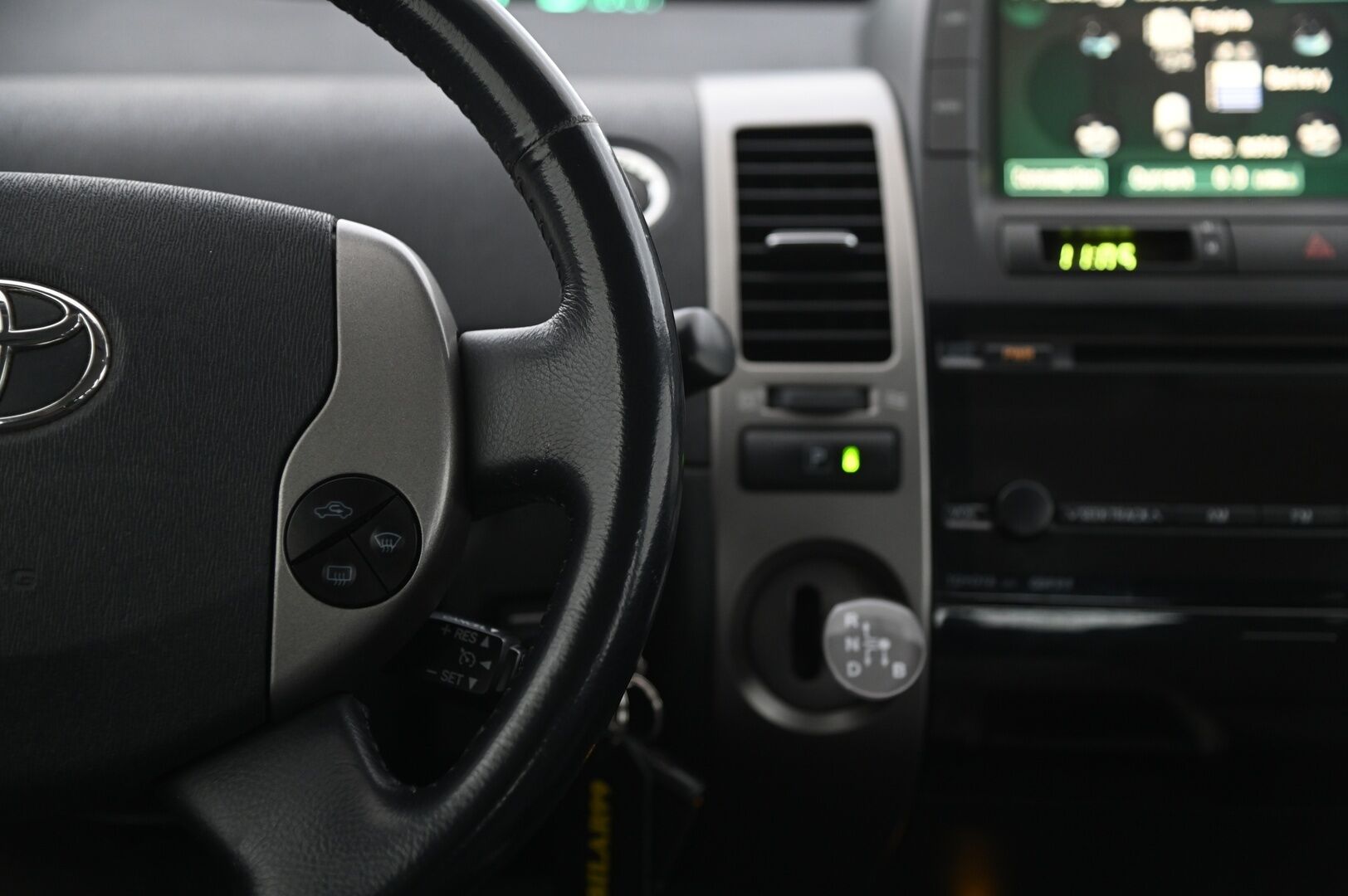 Toyota Prius 2007 1.5 Hybrid Liftback *Vakionopeudensäädin / Ilmastointi / Penkinlämmittimet* - 2x Renkaat / 2x avain / Lohkolämmitin sisätilan pistokkeella* 