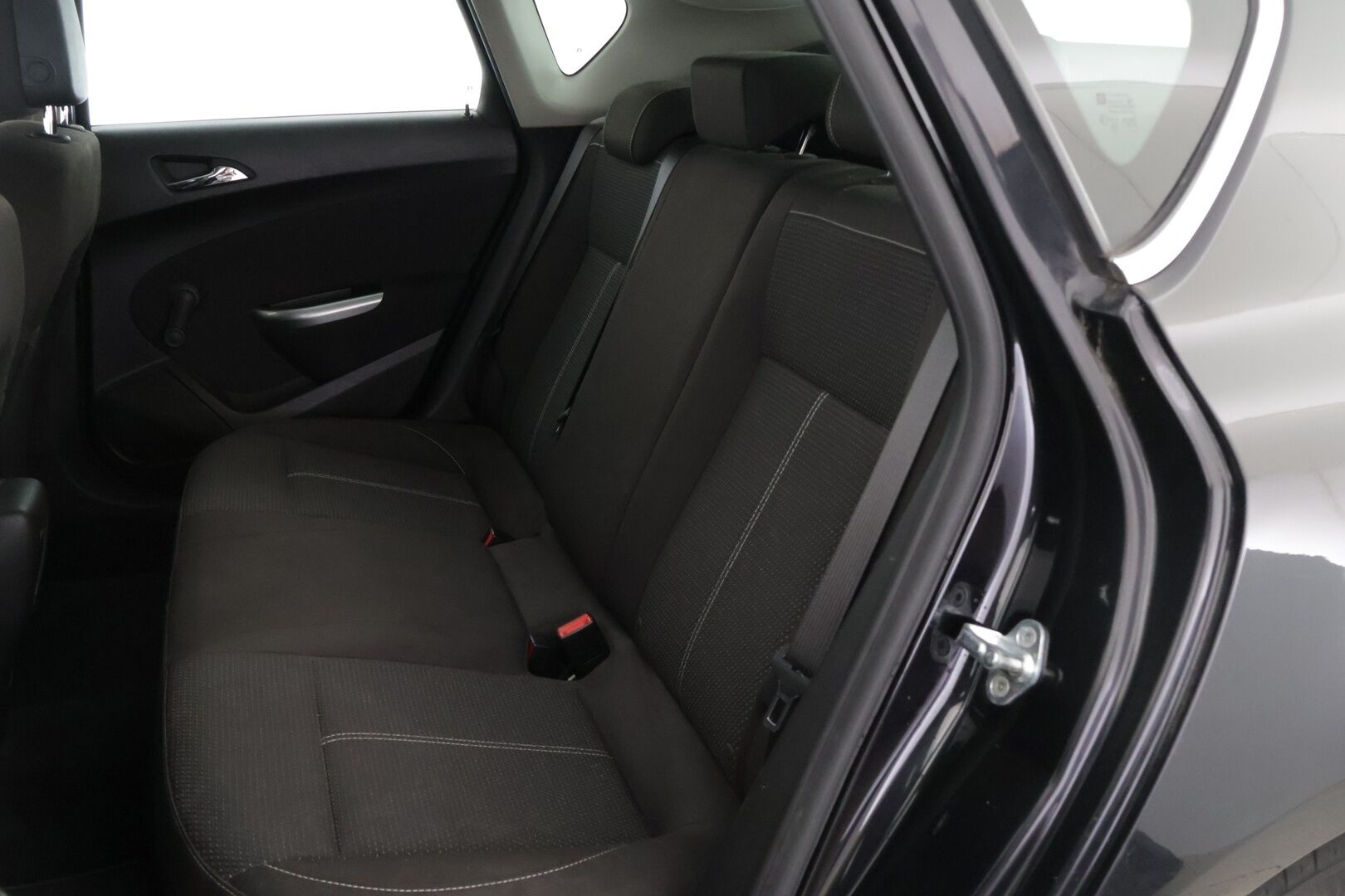Opel Astra 2010 5-ov Sport 1,4 Turbo Ecotec 103kW MT6  *HYVIN REMPATTU / PIENI KULUTTEINEN / VETOKOUKKU* Myydään huutokaupat.com - Hyvin pidetty /käytännöllinen /  pienkulutteinen