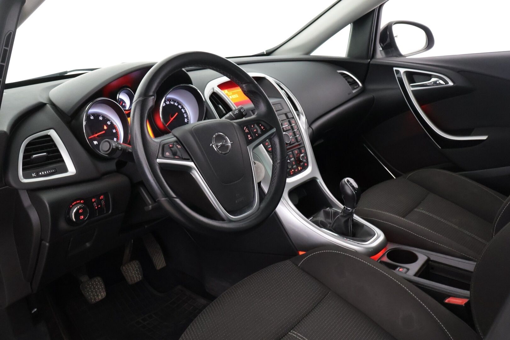 Opel Astra 2010 5-ov Sport 1,4 Turbo Ecotec 103kW MT6  *HYVIN REMPATTU / PIENI KULUTTEINEN / VETOKOUKKU* Myydään huutokaupat.com - Hyvin pidetty /käytännöllinen /  pienkulutteinen