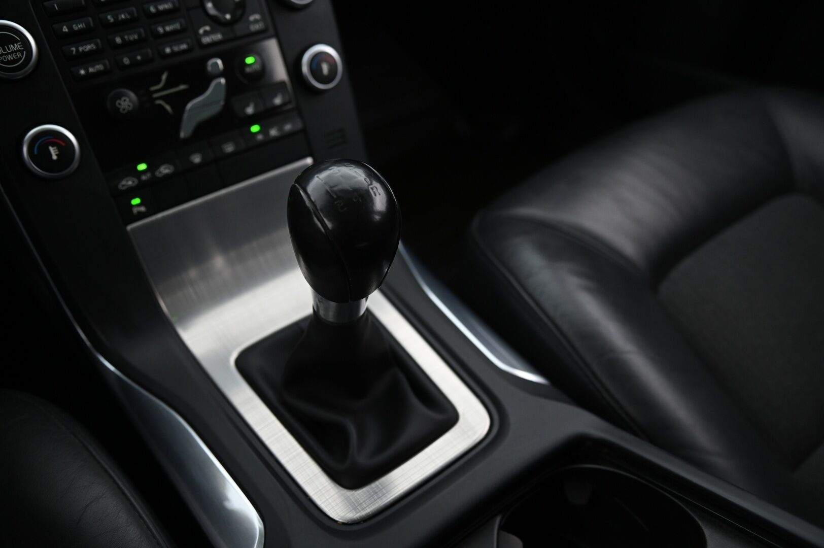 Volvo V70 2011 1,6D DRIVe Momentum Business **MYYDÄÄN HUUTOKAUPAT.COM** - **MYYDÄÄN HUUTOKAUPAT.COM**