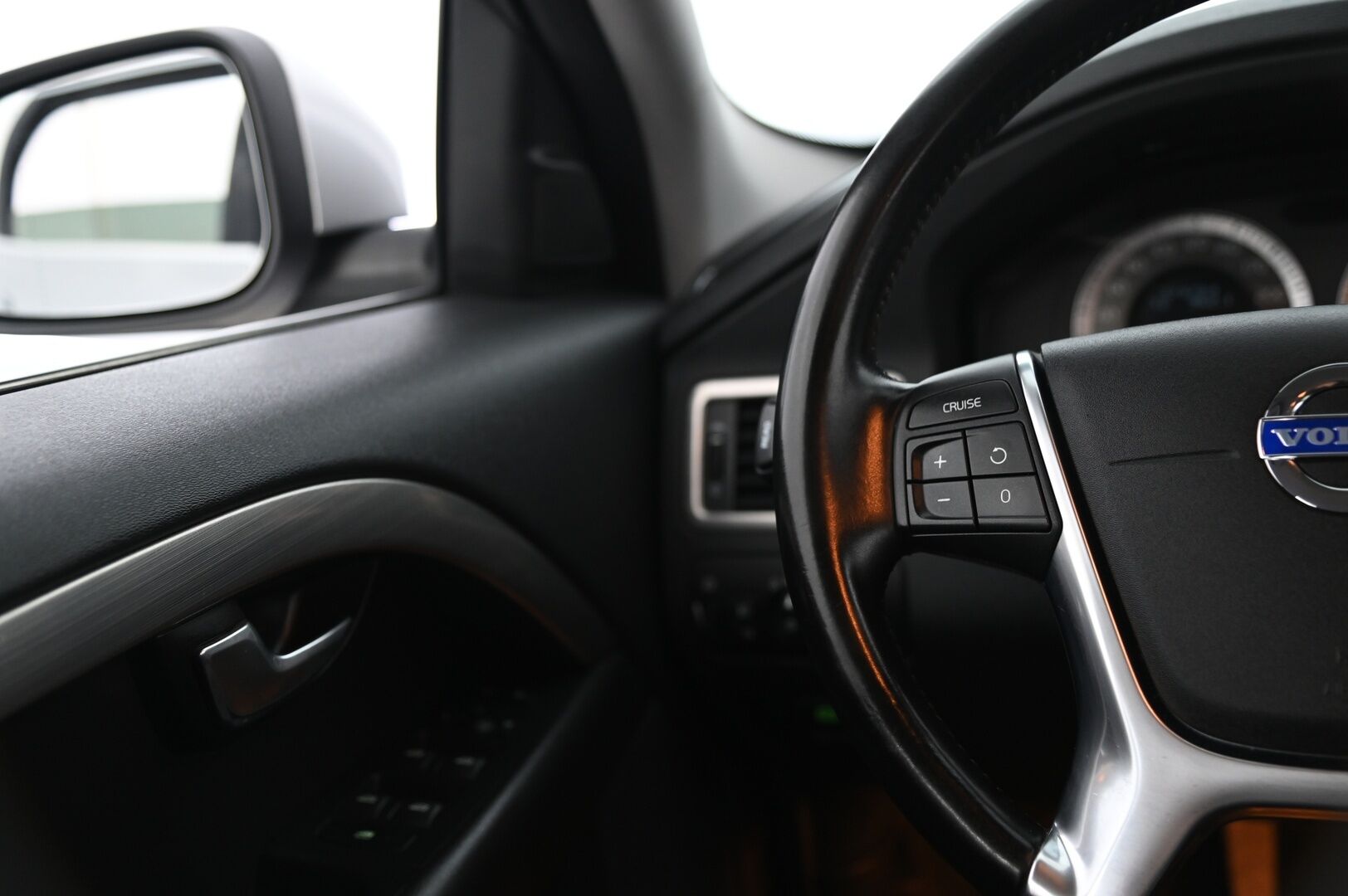Volvo V70 2011 1,6D DRIVe Momentum Business **MYYDÄÄN HUUTOKAUPAT.COM** - **MYYDÄÄN HUUTOKAUPAT.COM**