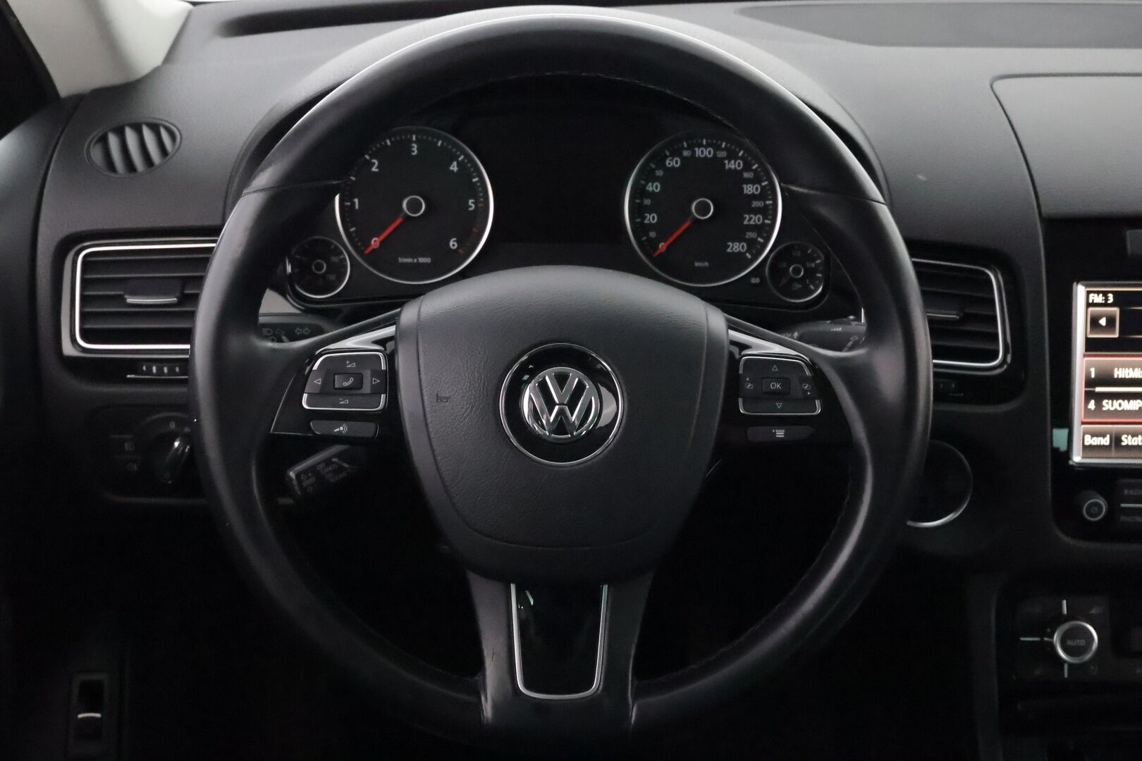 Volkswagen Touareg 2011 3,0 V6 TDI 176 kW (240 hv) 4XMOTION BlueMotion Technology Tiptronic-automaatti - YritysOutlet - Myydään vain yrityksille - Hyvät varusteet / Yritysasiakkaille myynnissä!