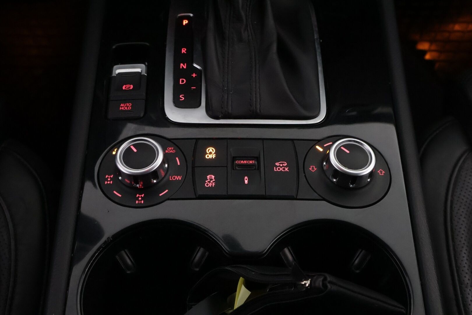 Volkswagen Touareg 2011 3,0 V6 TDI 176 kW (240 hv) 4XMOTION BlueMotion Technology Tiptronic-automaatti - YritysOutlet - Myydään vain yrityksille - Hyvät varusteet / Yritysasiakkaille myynnissä!