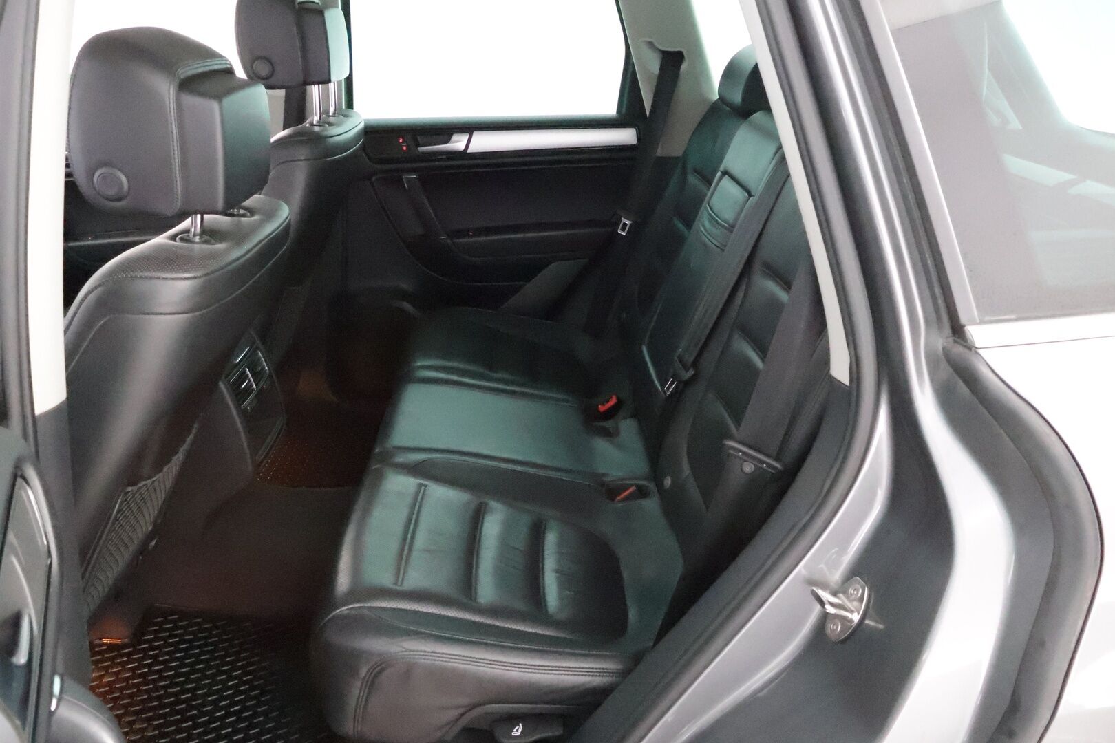 Volkswagen Touareg 2011 3,0 V6 TDI 176 kW (240 hv) 4XMOTION BlueMotion Technology Tiptronic-automaatti - YritysOutlet - Myydään vain yrityksille - Hyvät varusteet / Yritysasiakkaille myynnissä!