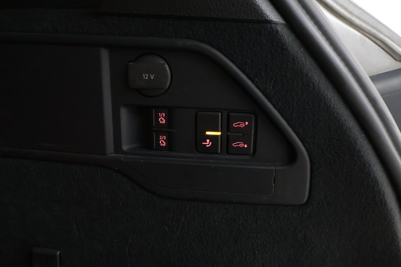 Volkswagen Touareg 2011 3,0 V6 TDI 176 kW (240 hv) 4XMOTION BlueMotion Technology Tiptronic-automaatti - YritysOutlet - Myydään vain yrityksille - Hyvät varusteet / Yritysasiakkaille myynnissä!