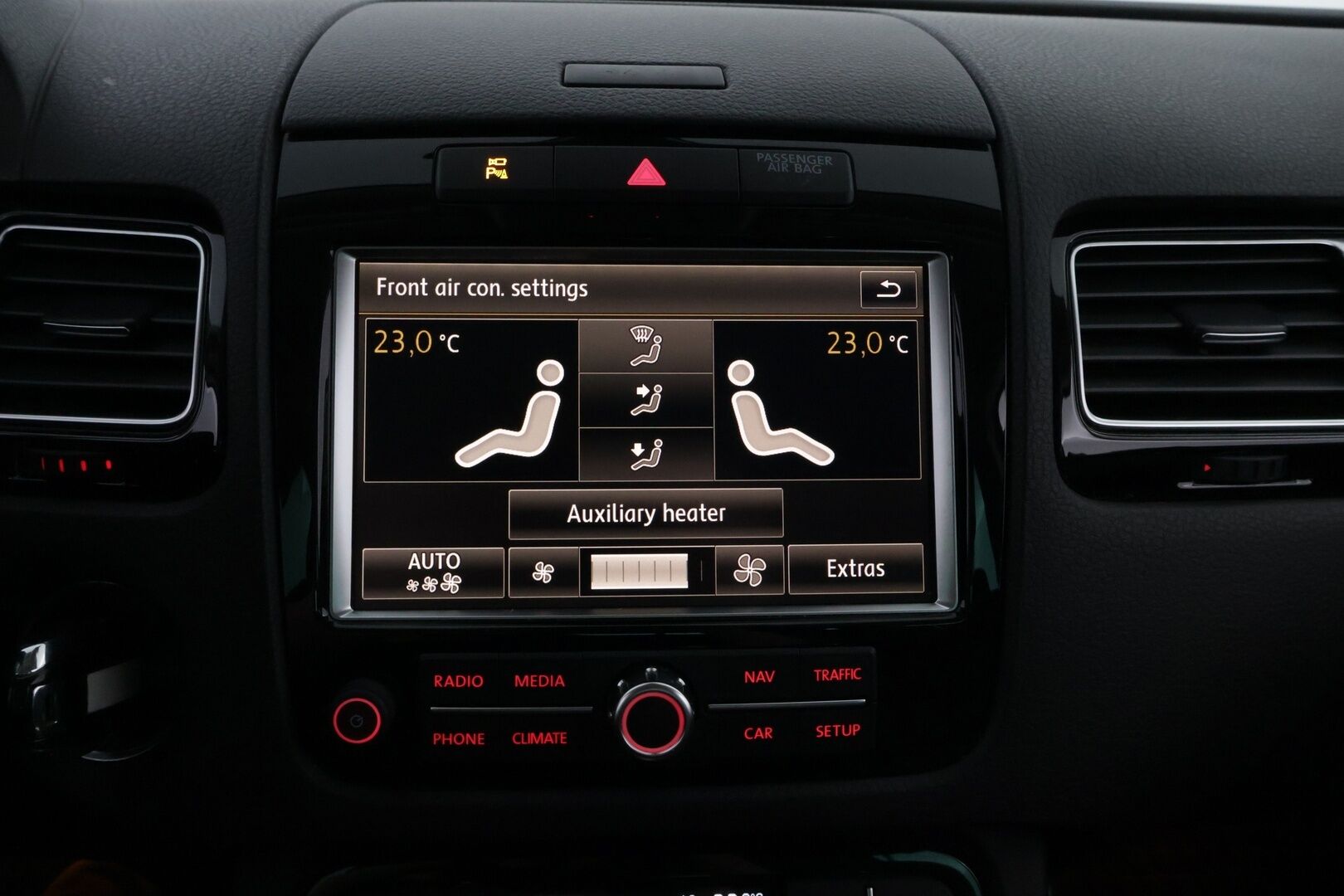 Volkswagen Touareg 2011 3,0 V6 TDI 176 kW (240 hv) 4XMOTION BlueMotion Technology Tiptronic-automaatti - YritysOutlet - Myydään vain yrityksille - Hyvät varusteet / Yritysasiakkaille myynnissä!