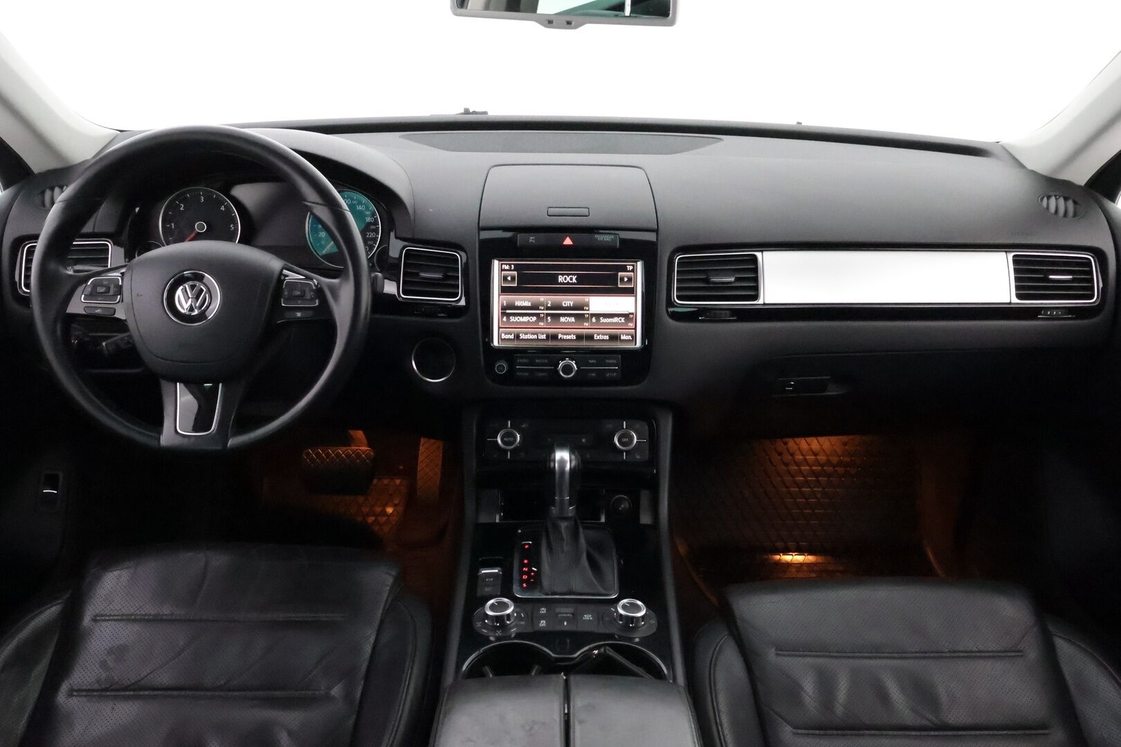 Volkswagen Touareg 2011 3,0 V6 TDI 176 kW (240 hv) 4XMOTION BlueMotion Technology Tiptronic-automaatti MYYDÄÄN HUUTOKAUPAT.COM! - MYYDÄÄN HUUTOKAUPAT.COM!