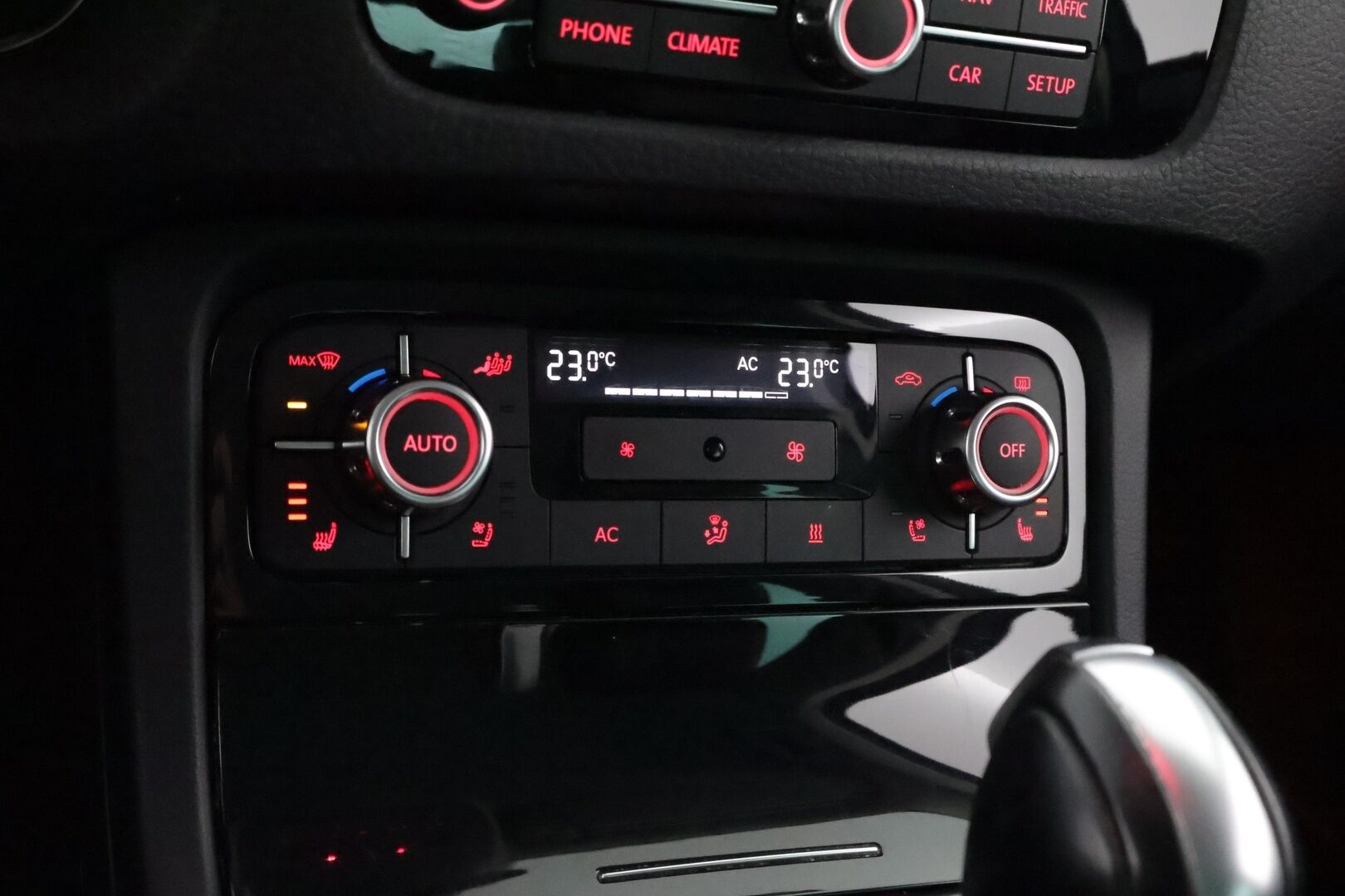 Volkswagen Touareg 2011 3,0 V6 TDI 176 kW (240 hv) 4XMOTION BlueMotion Technology Tiptronic-automaatti - YritysOutlet - Myydään vain yrityksille - Hyvät varusteet / Yritysasiakkaille myynnissä!