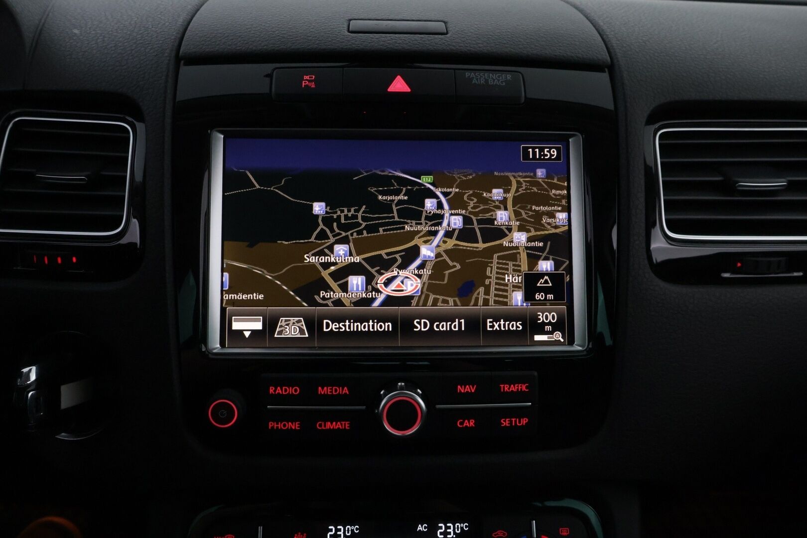 Volkswagen Touareg 2011 3,0 V6 TDI 176 kW (240 hv) 4XMOTION BlueMotion Technology Tiptronic-automaatti MYYDÄÄN HUUTOKAUPAT.COM! - MYYDÄÄN HUUTOKAUPAT.COM!