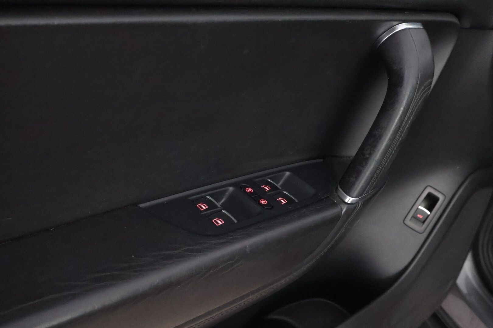 Volkswagen Touareg 2011 3,0 V6 TDI 176 kW (240 hv) 4XMOTION BlueMotion Technology Tiptronic-automaatti MYYDÄÄN HUUTOKAUPAT.COM! - MYYDÄÄN HUUTOKAUPAT.COM!