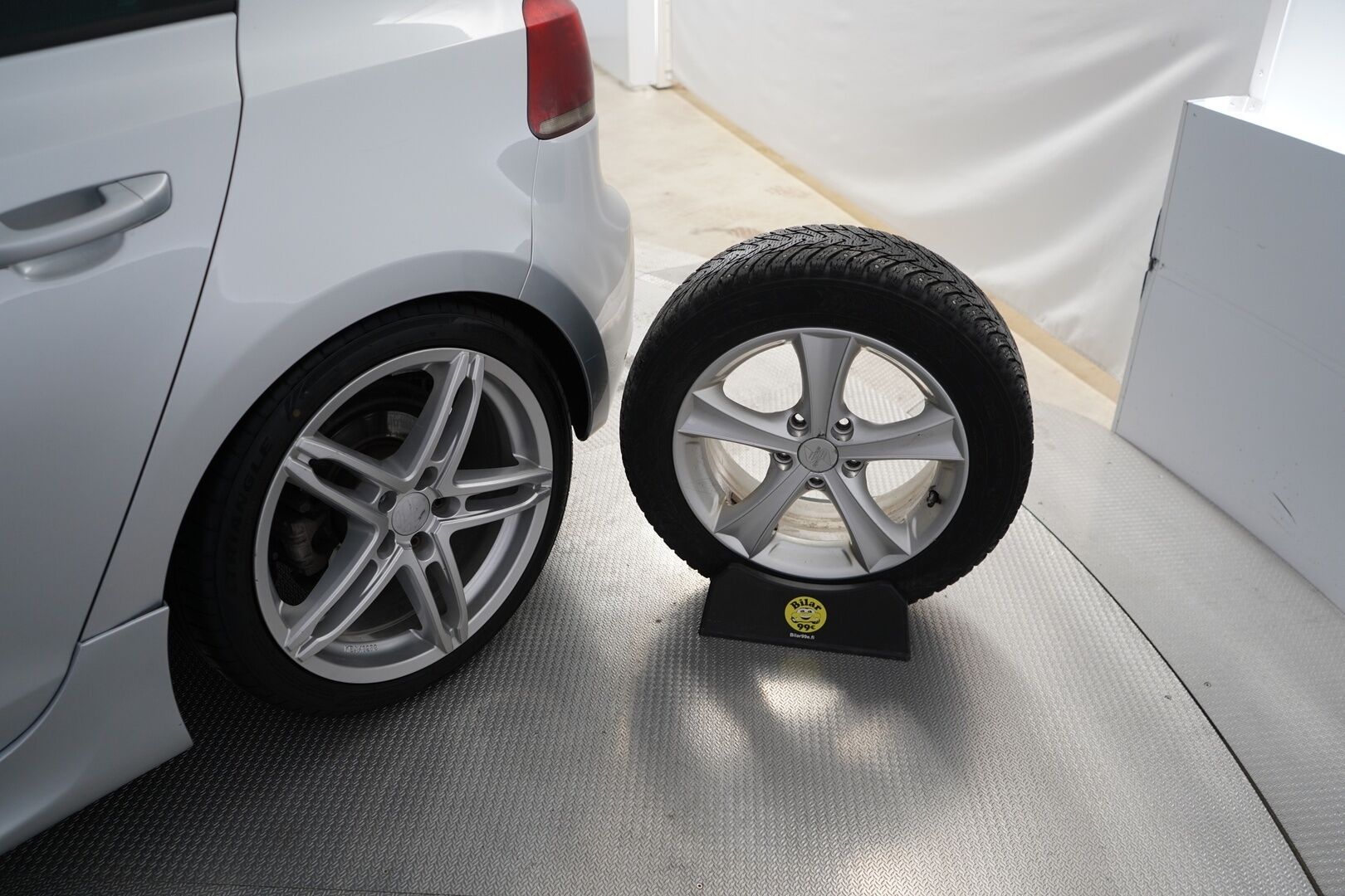 Volkswagen Golf 2011 2.0 TDI Highline 103kW (140hv) DSG aut. - Webasto | Kamera | Tutkat | Varkkari | Suomi-auto | Kahdet renkaat aluvantein | Säntillinen huoltokirja | Viimeisin huolto 02/26
