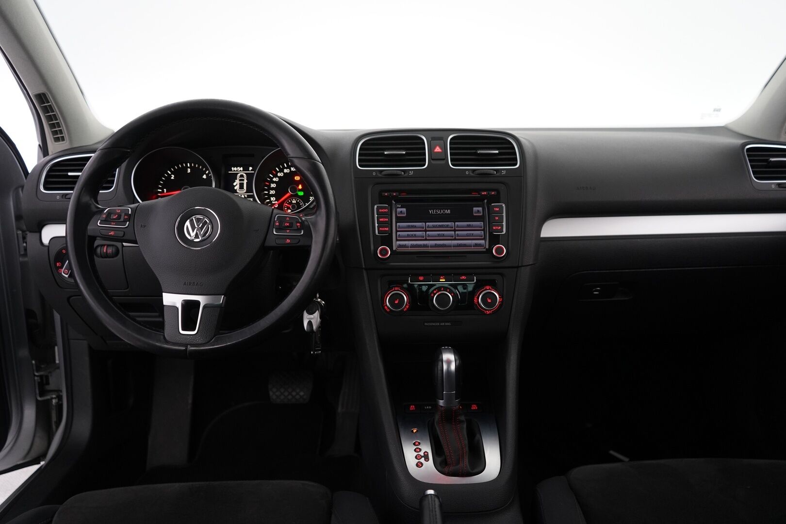 Volkswagen Golf 2011 Highline 2,0 TDI 103 kW (140 hv) BlueMotion Technology DSG-aut 4-ov - Suomi-auto / Kahdet renkaat aluvantein / Säntillinen huoltokirja viimeisin huolto 02/26 - HULLUT AVAJAISHULINAT KORKOTARJOUS 3,29 %