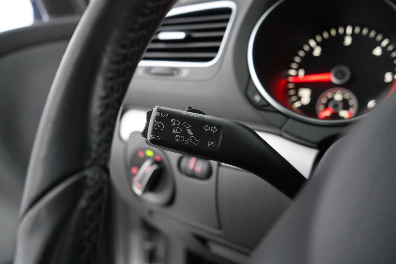 Volkswagen Golf 2011 Highline 2,0 TDI 103 kW (140 hv) BlueMotion Technology DSG-aut 4-ov - Suomi-auto / Kahdet renkaat aluvantein / Säntillinen huoltokirja viimeisin huolto 02/26 - HULLUT AVAJAISHULINAT KORKOTARJOUS 3,29 %