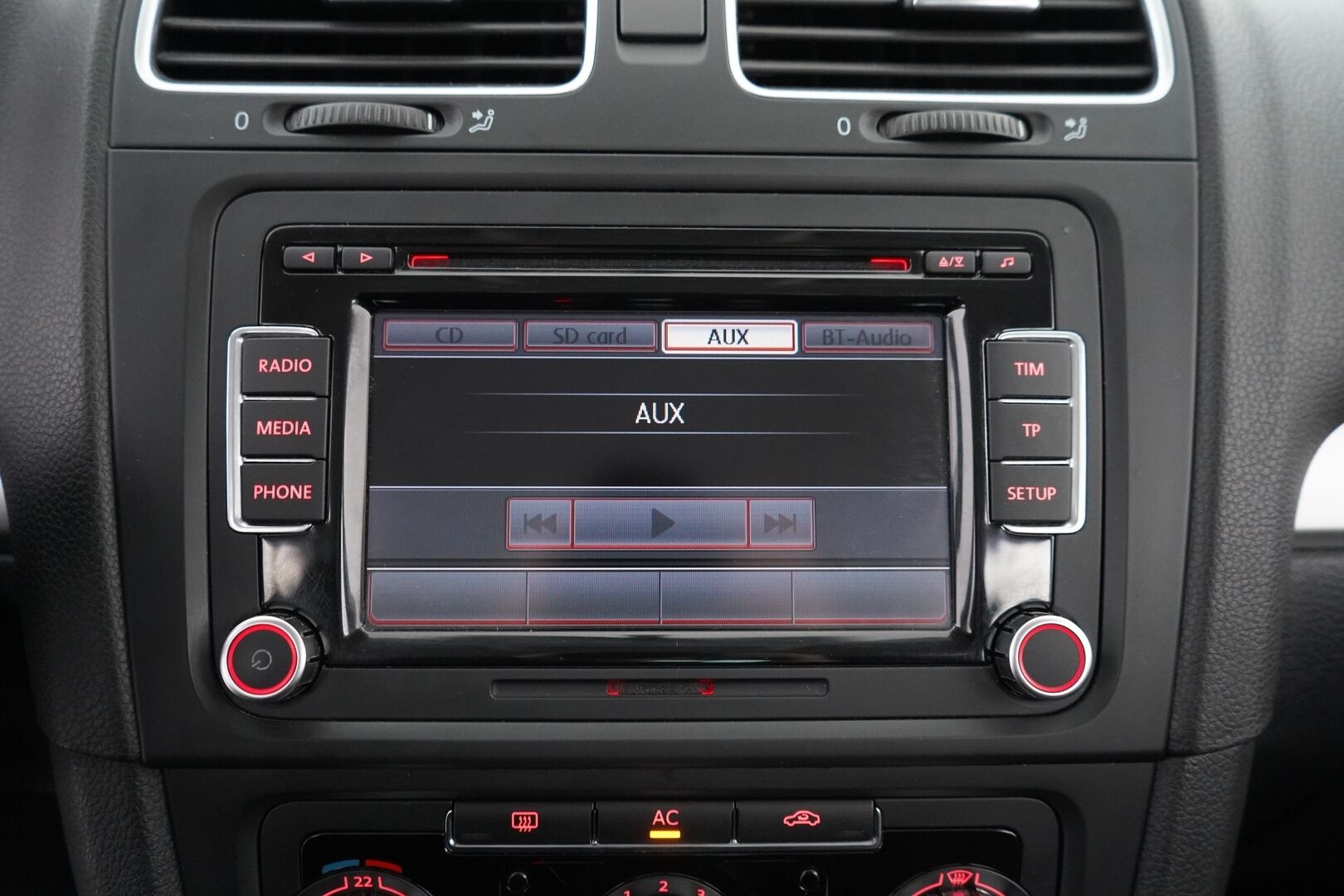 Volkswagen Golf 2011 Highline 2,0 TDI 103 kW (140 hv) BlueMotion Technology DSG-aut 4-ov - Suomi-auto / Kahdet renkaat aluvantein / Säntillinen huoltokirja viimeisin huolto 02/26 - HULLUT AVAJAISHULINAT KORKOTARJOUS 3,29 %