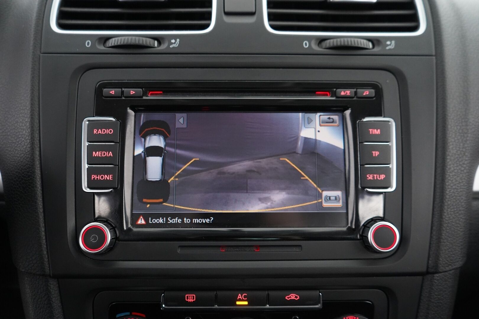 Volkswagen Golf 2011 Highline 2,0 TDI 103 kW (140 hv) BlueMotion Technology DSG-aut 4-ov - Suomi-auto / Kahdet renkaat aluvantein / Säntillinen huoltokirja viimeisin huolto 02/26 - HULLUT AVAJAISHULINAT KORKOTARJOUS 3,29 %