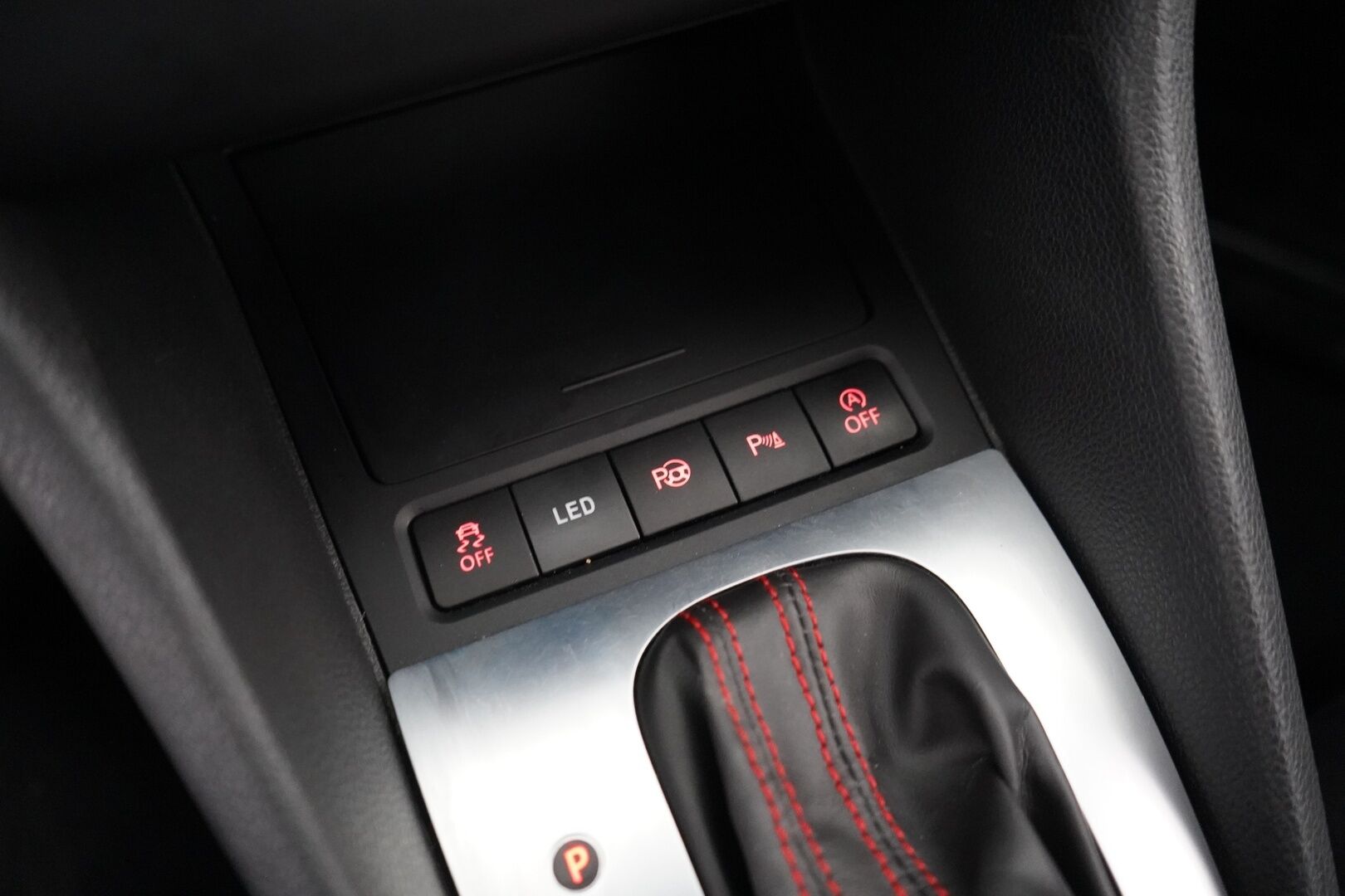 Volkswagen Golf 2011 Highline 2,0 TDI 103 kW (140 hv) BlueMotion Technology DSG-aut 4-ov - Suomi-auto / Kahdet renkaat aluvantein / Säntillinen huoltokirja viimeisin huolto 02/26 - HULLUT AVAJAISHULINAT KORKOTARJOUS 3,29 %