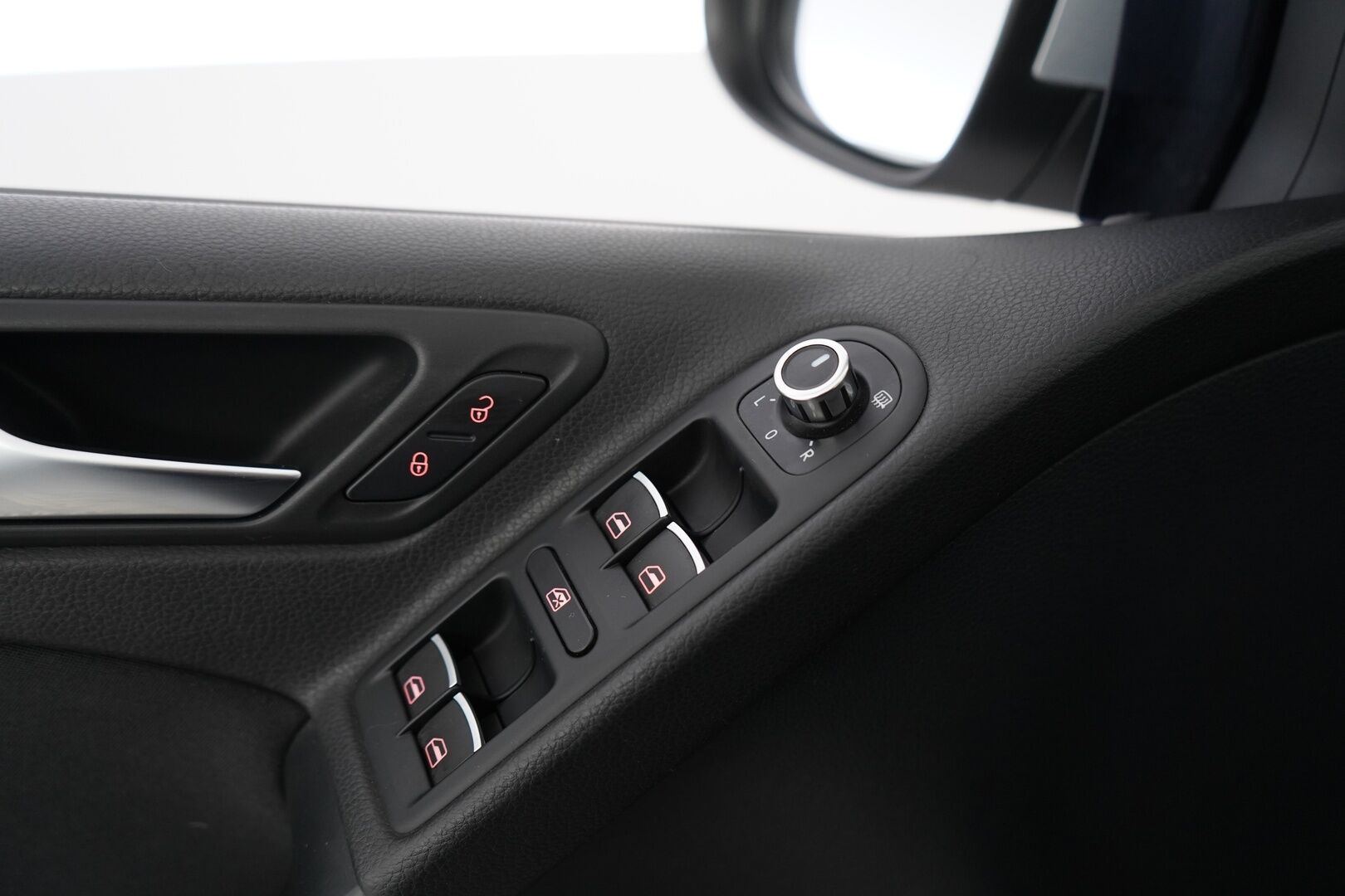 Volkswagen Golf 2011 Highline 2,0 TDI 103 kW (140 hv) BlueMotion Technology DSG-aut 4-ov - Suomi-auto / Kahdet renkaat aluvantein / Säntillinen huoltokirja viimeisin huolto 02/26 - HULLUT AVAJAISHULINAT KORKOTARJOUS 3,29 %