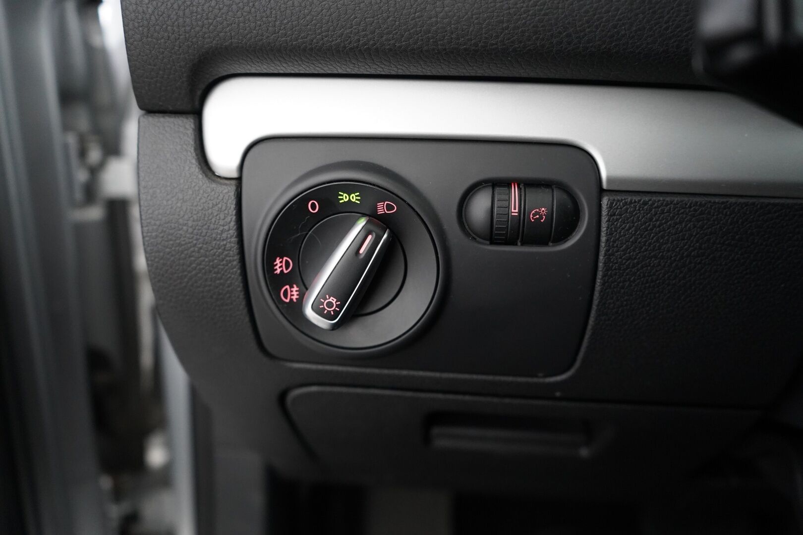 Volkswagen Golf 2011 Highline 2,0 TDI 103 kW (140 hv) BlueMotion Technology DSG-aut 4-ov - Suomi-auto / Kahdet renkaat aluvantein / Säntillinen huoltokirja viimeisin huolto 02/26 - HULLUT AVAJAISHULINAT KORKOTARJOUS 3,29 %