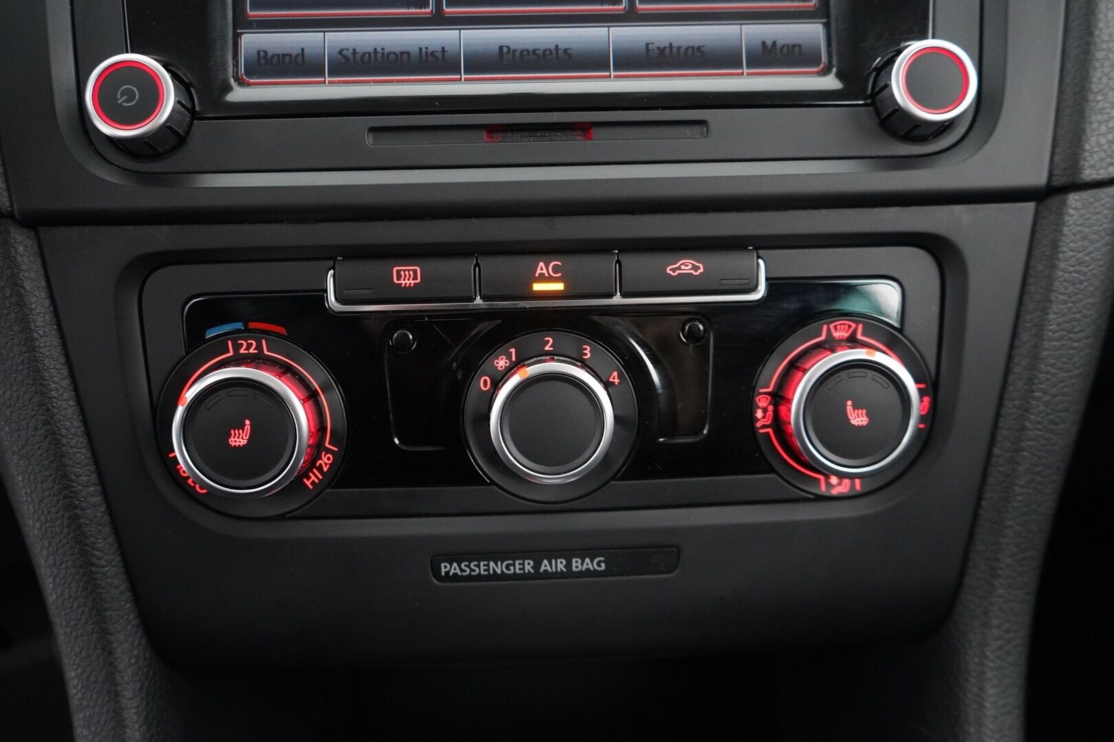 Volkswagen Golf 2011 Highline 2,0 TDI 103 kW (140 hv) BlueMotion Technology DSG-aut 4-ov - Suomi-auto / Kahdet renkaat aluvantein / Säntillinen huoltokirja viimeisin huolto 02/26 - HULLUT AVAJAISHULINAT KORKOTARJOUS 3,29 %