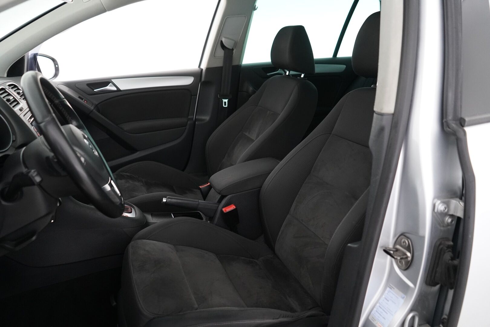 Volkswagen Golf 2011 Highline 2,0 TDI 103 kW (140 hv) BlueMotion Technology DSG-aut 4-ov - Suomi-auto / Kahdet renkaat aluvantein / Säntillinen huoltokirja viimeisin huolto 02/26 - HULLUT AVAJAISHULINAT KORKOTARJOUS 3,29 %