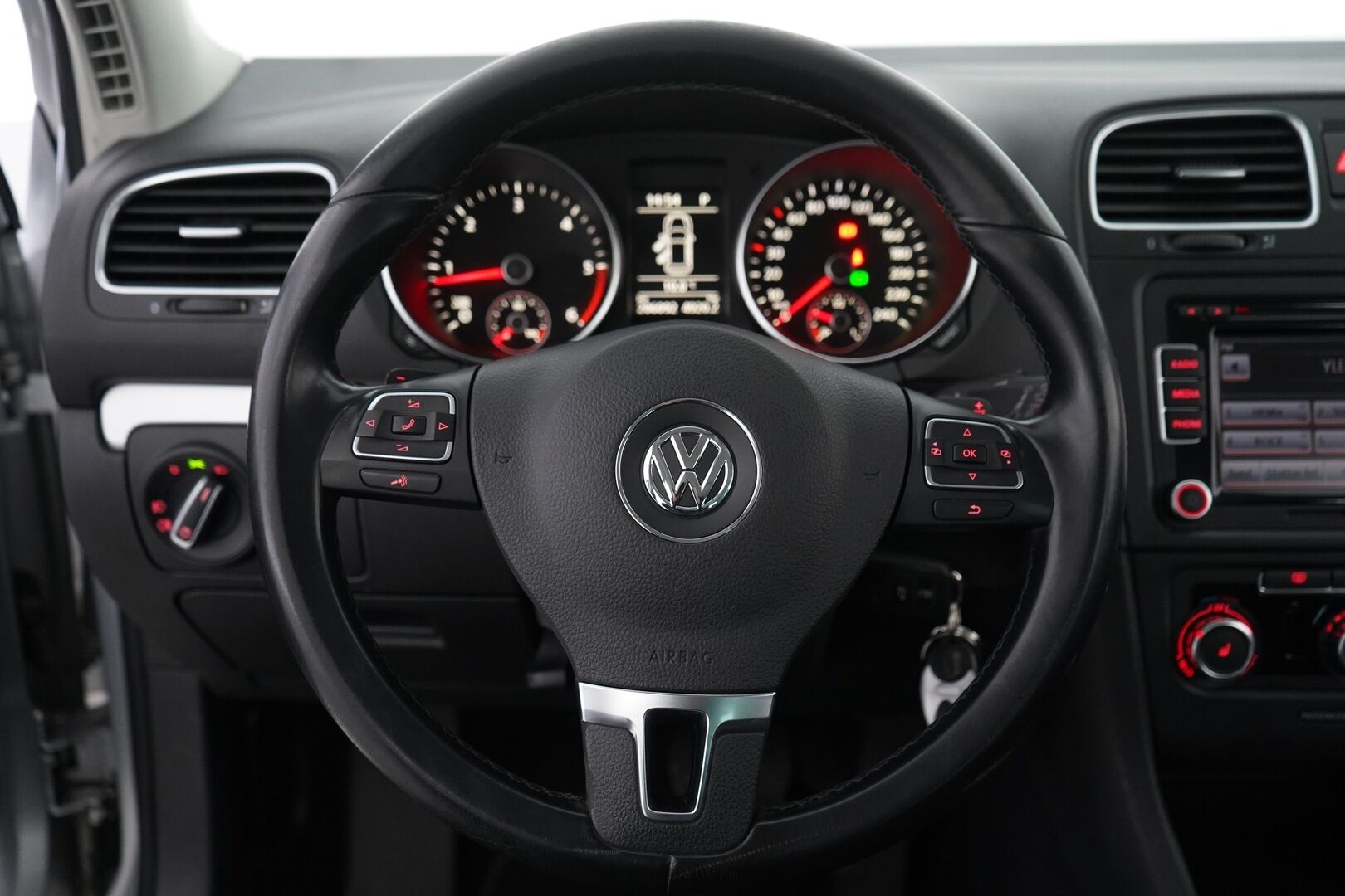 Volkswagen Golf 2011 Highline 2,0 TDI 103 kW (140 hv) BlueMotion Technology DSG-aut 4-ov - Suomi-auto / Kahdet renkaat aluvantein / Säntillinen huoltokirja viimeisin huolto 02/26 - HULLUT AVAJAISHULINAT KORKOTARJOUS 3,29 %