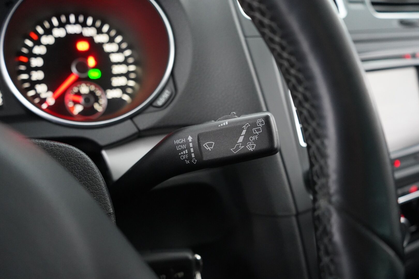 Volkswagen Golf 2011 Highline 2,0 TDI 103 kW (140 hv) BlueMotion Technology DSG-aut 4-ov - Suomi-auto / Kahdet renkaat aluvantein / Säntillinen huoltokirja viimeisin huolto 02/26 - HULLUT AVAJAISHULINAT KORKOTARJOUS 3,29 %