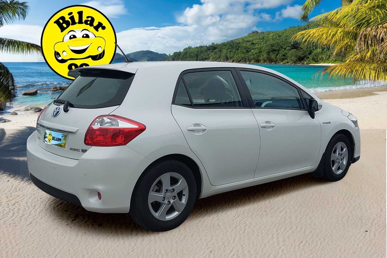 Toyota Auris 2011 1,8 HSD Linea Sol 5ov - Suomiauto / Vakkari / Lohko & Sisäpistoke / 2x Renkaat / Siisti / Juuri tullut Tampereelle!