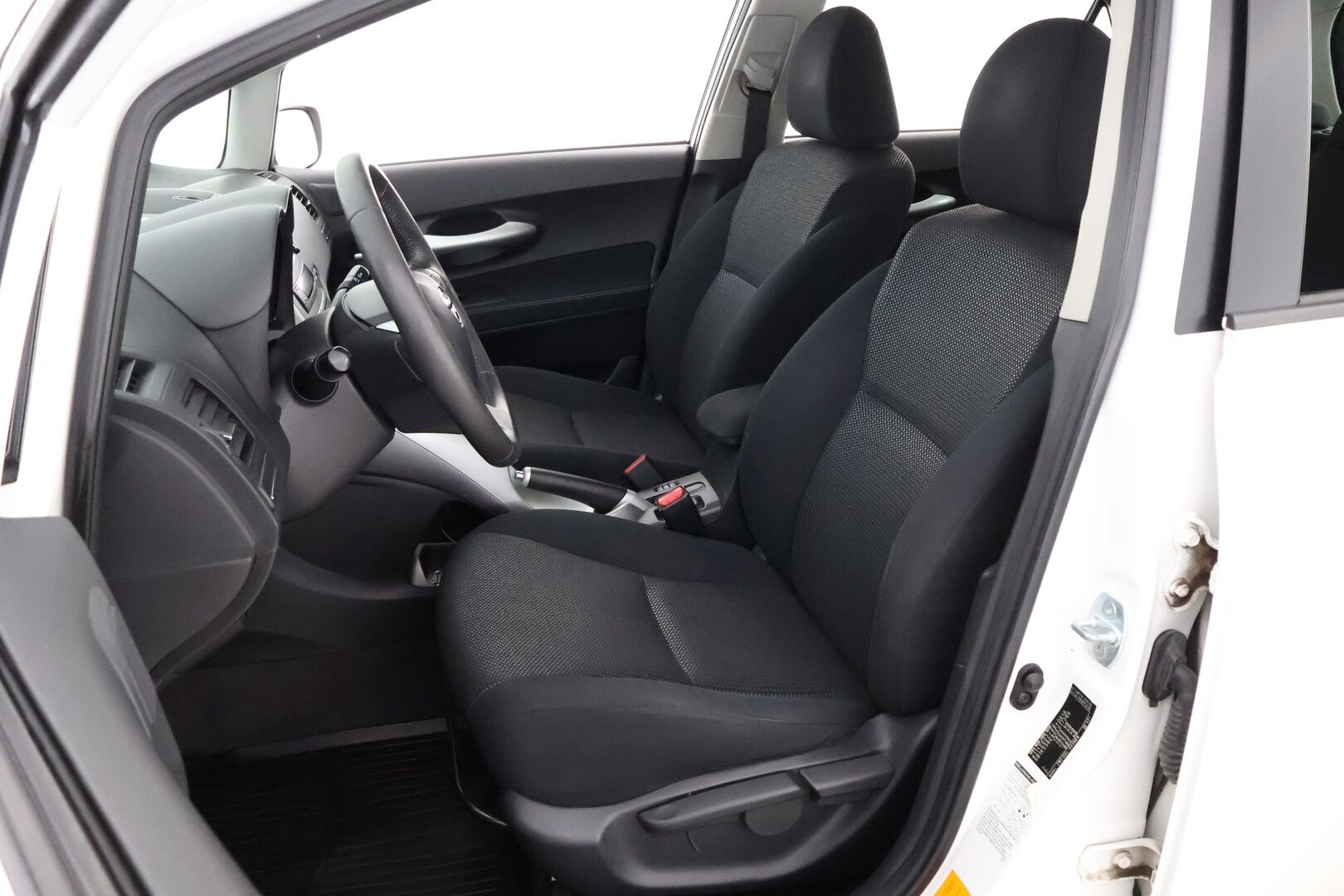 Toyota Auris 2011 1,8 HSD Linea Sol 5ov - Suomiauto / Vakkari / Lohko & Sisäpistoke / 2x Renkaat / Siisti / Juuri tullut Tampereelle!
