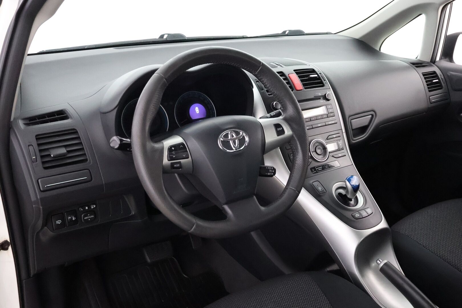 Toyota Auris 2011 1,8 HSD Linea Sol 5ov - Suomiauto / Vakkari / Lohko & Sisäpistoke / 2x Renkaat / Siisti / Juuri tullut Tampereelle!