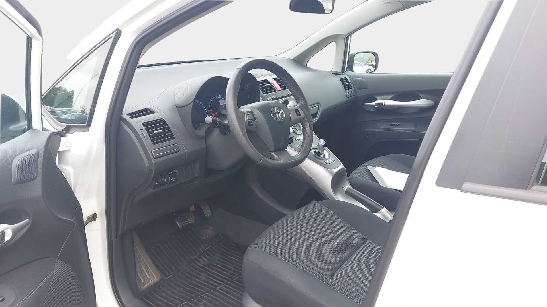 Toyota Auris 2011 1,8 HSD Linea Sol 5ov - Suomiauto / Vakkari / Lohko & Sisäpistoke / 2x Renkaat / Siisti / Juuri tullut Tampereelle!