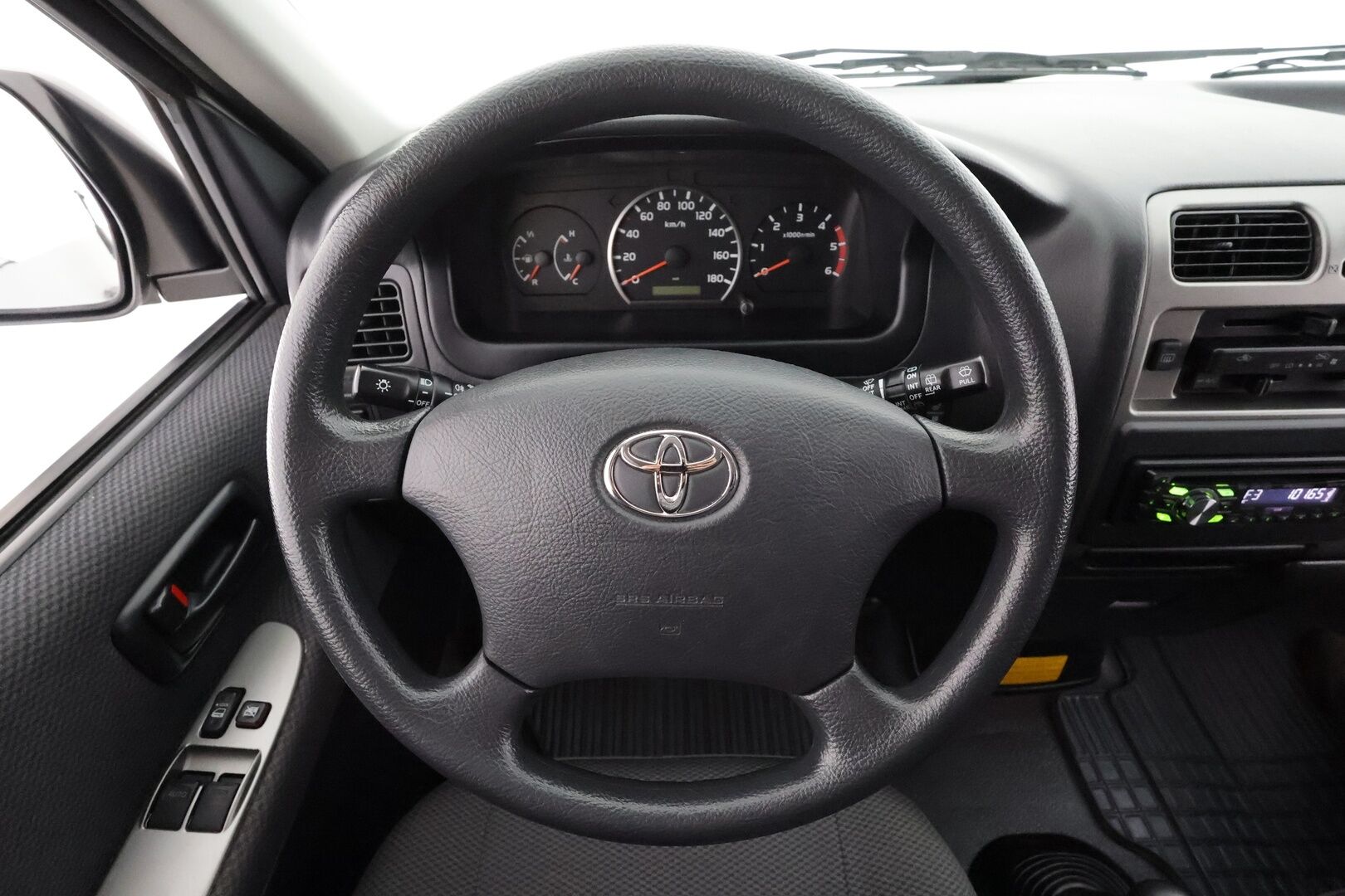 Toyota Hiace 2011 2,5 D-4D 95 4ov pitkä * Suomi-auto / Ilmastointi / 2xRenkaat / Power Heater / Lohkolämmitin / Koukku * - Huippusiisti - HULLU BLACKWEEK KORKOTARJOUS 2,49%