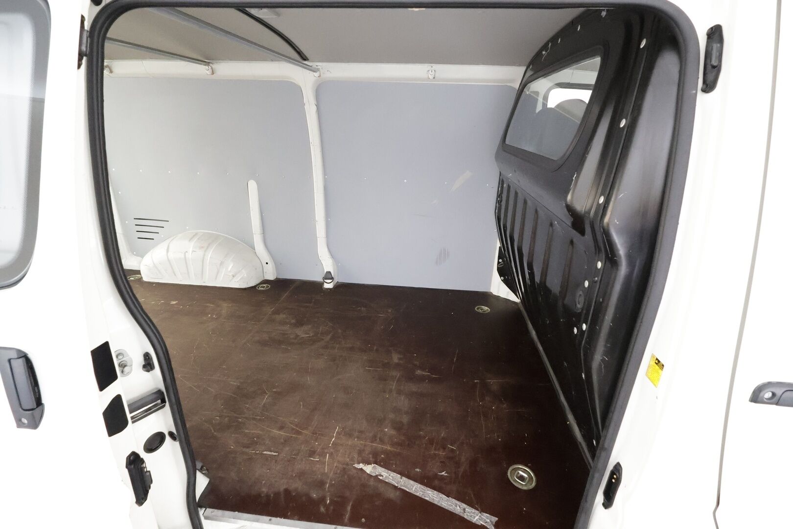 Toyota Hiace 2011 2,5 D-4D 95 4ov pitkä * Suomi-auto / Ilmastointi / 2xRenkaat / Power Heater / Lohkolämmitin / Koukku * - Huippusiisti - HULLU BLACKWEEK KORKOTARJOUS 2,49%