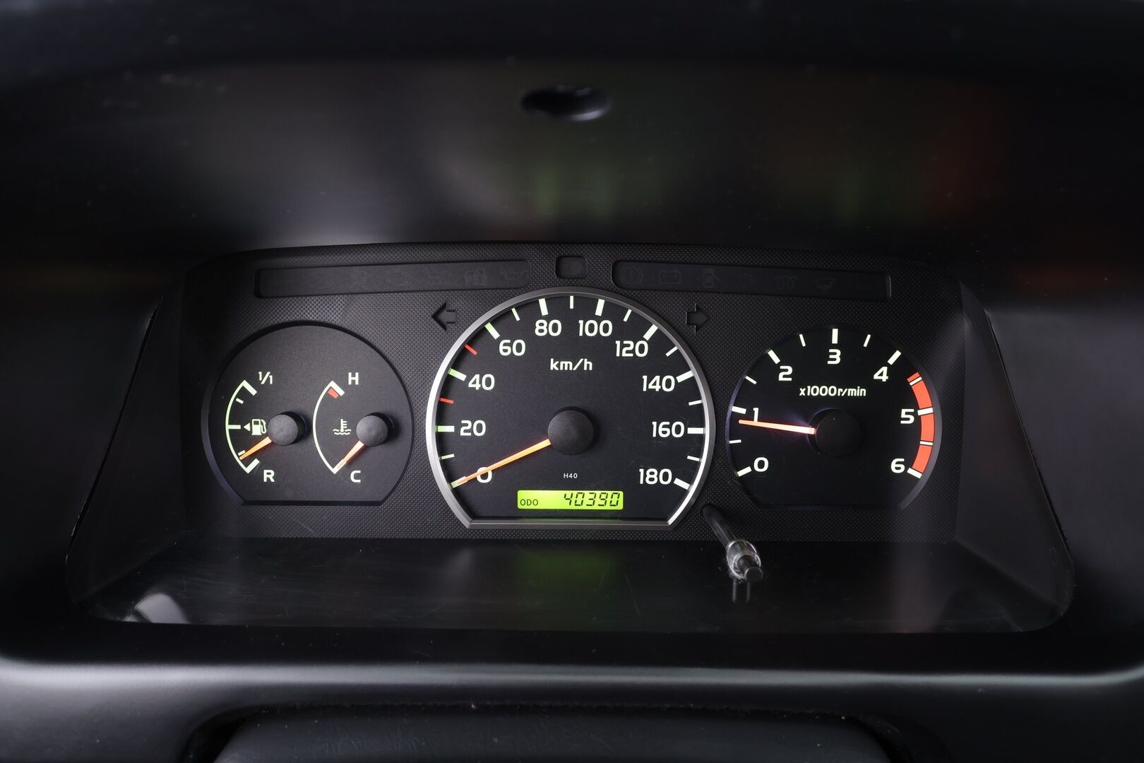 Toyota Hiace 2011 2,5 D-4D 95 4ov pitkä * Suomi-auto / Ilmastointi / 2xRenkaat / Power Heater / Lohkolämmitin / Koukku * - Huippusiisti - HULLU BLACKWEEK KORKOTARJOUS 2,49%